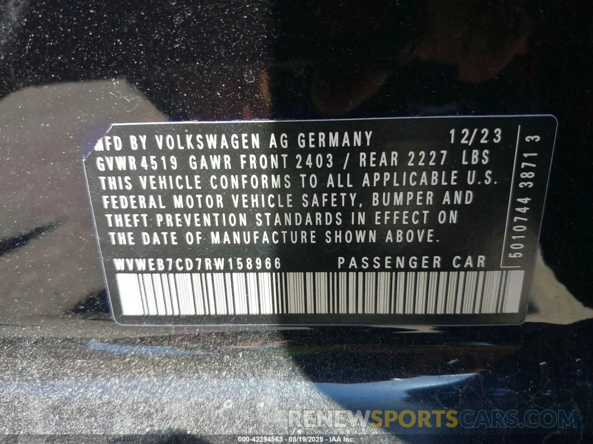 9 Photograph of a damaged car WVWEB7CD7RW158966 VOLKSWAGEN GOLF R 2024