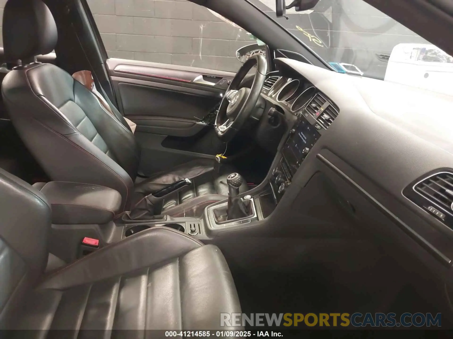 5 Photograph of a damaged car 3VW5T7AU0KM025789 VOLKSWAGEN GTI 2019