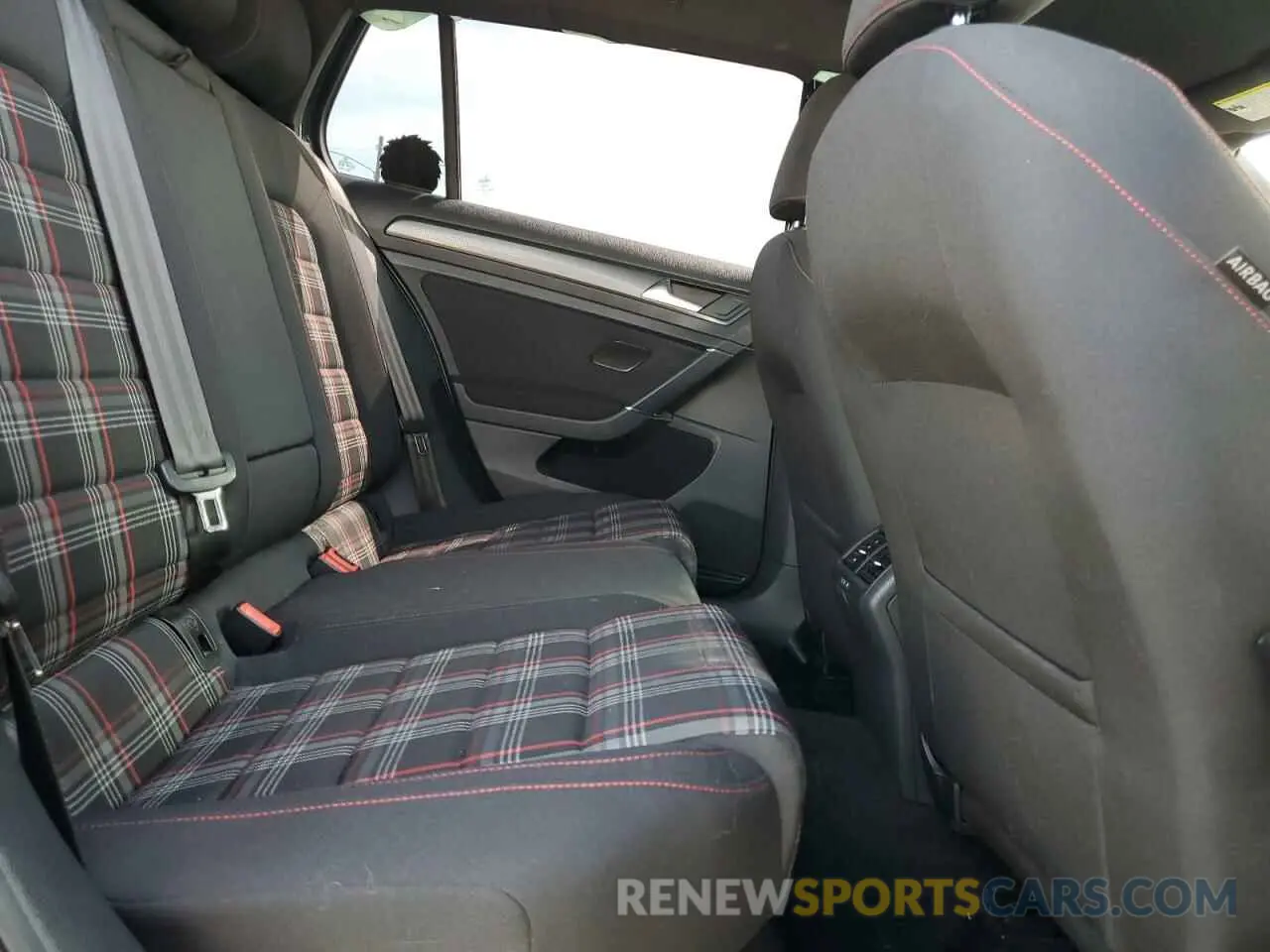 10 Фотография поврежденного автомобиля 3VW6T7AU0KM024307 VOLKSWAGEN GTI 2019