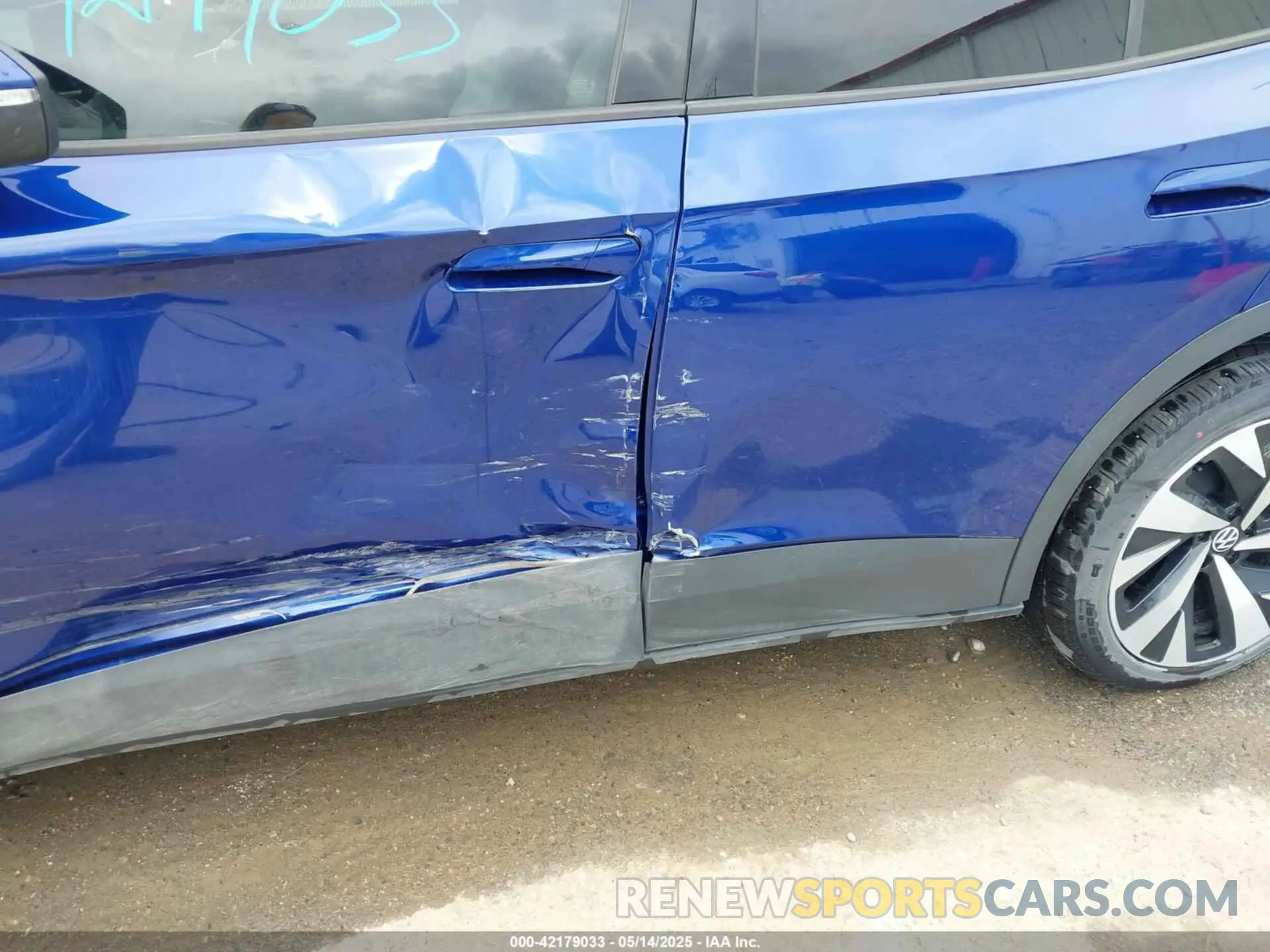 11 Photograph of a damaged car WVGUNPE23MP063706 VOLKSWAGEN ID.4 2021