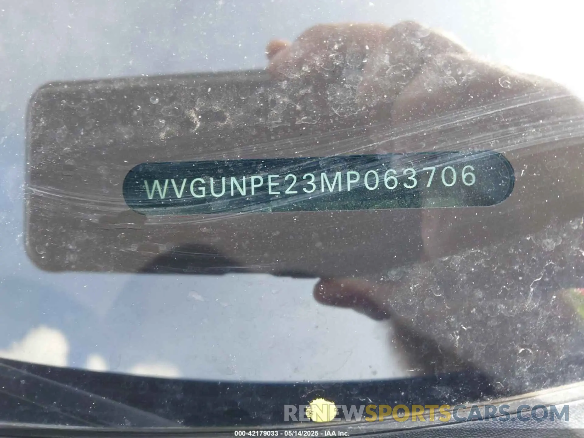 8 Photograph of a damaged car WVGUNPE23MP063706 VOLKSWAGEN ID.4 2021