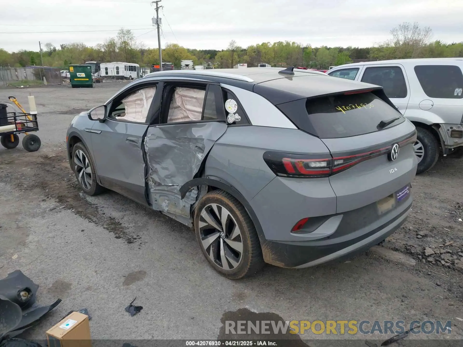 3 Photograph of a damaged car WVGUNPE2XMP059507 VOLKSWAGEN ID.4 2021