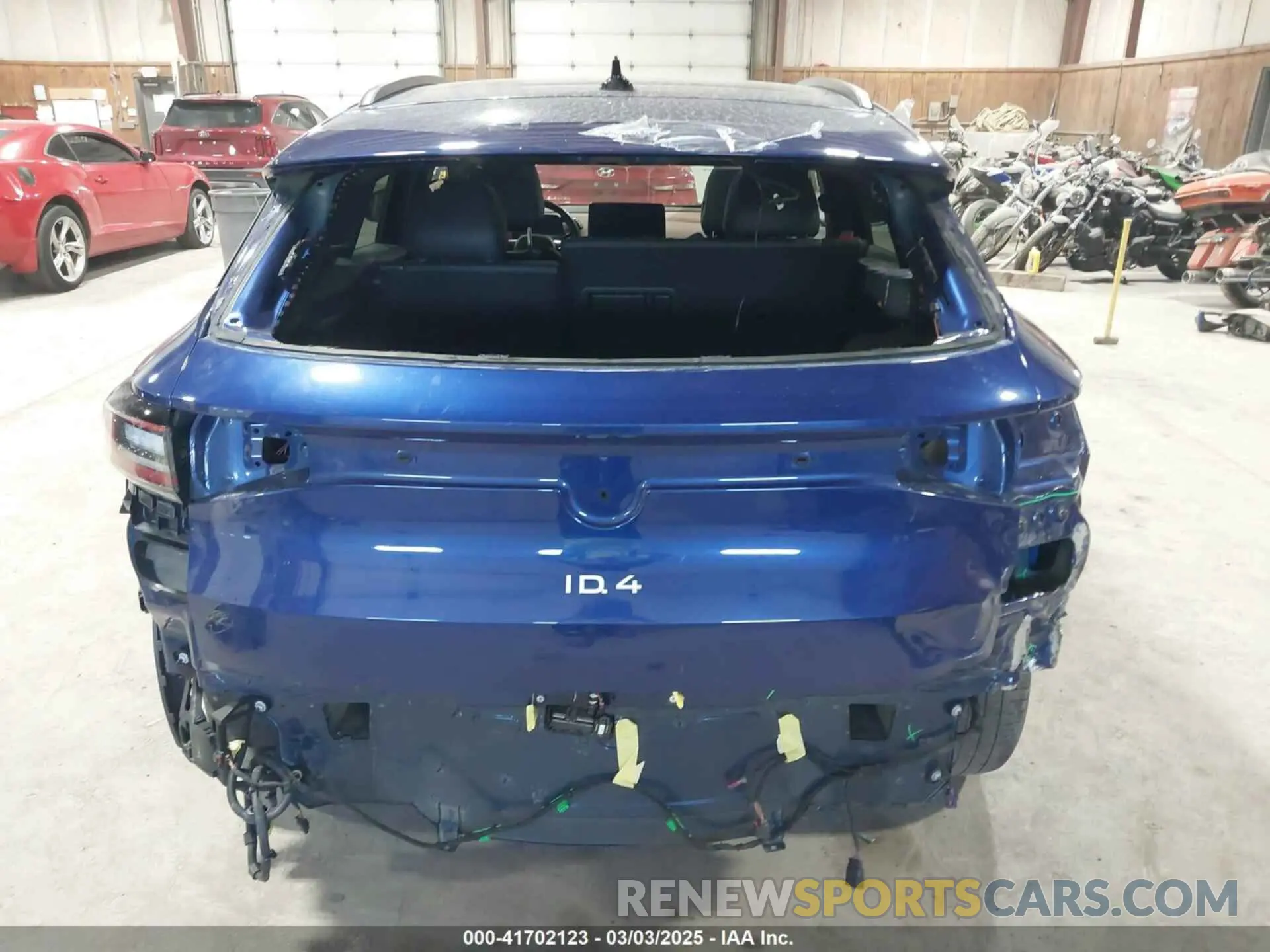 17 Photograph of a damaged car WVGGNPE26NP036367 VOLKSWAGEN ID.4 2022