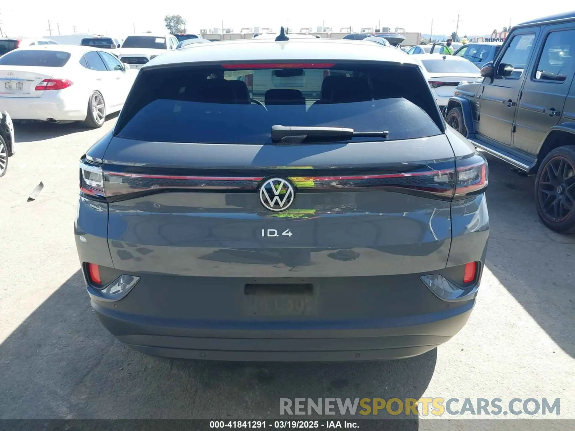 17 Photograph of a damaged car 1V25MPE81PC032464 VOLKSWAGEN ID.4 2023