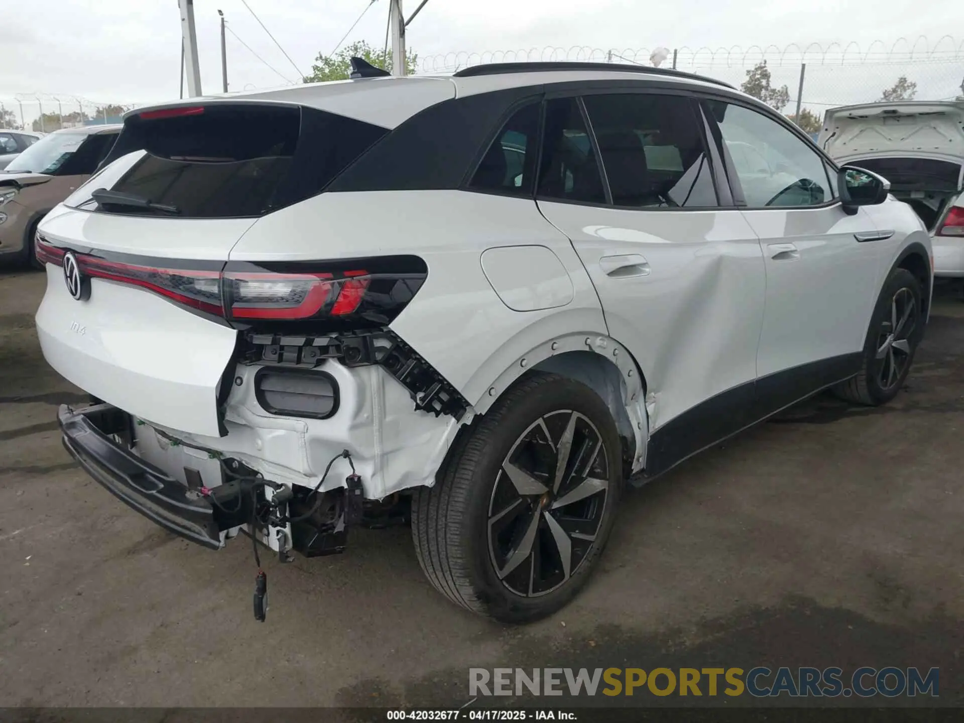 4 Photograph of a damaged car 1V25MPE84PC030269 VOLKSWAGEN ID.4 2023