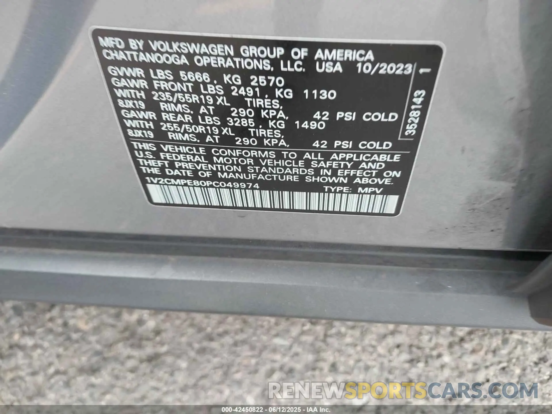9 Photograph of a damaged car 1V2CMPE80PC049974 VOLKSWAGEN ID.4 2023