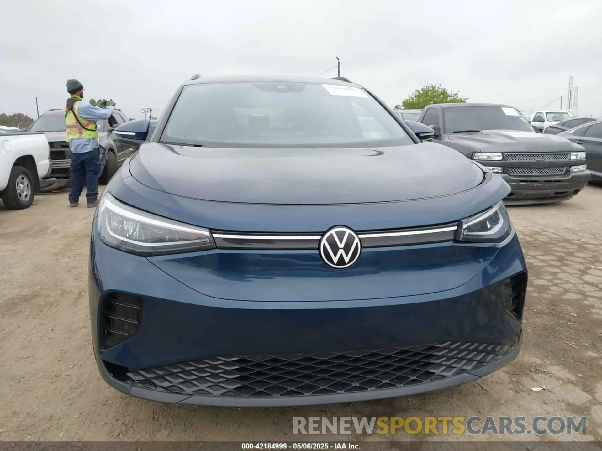 12 Photograph of a damaged car 1V2CMPE82PC033095 VOLKSWAGEN ID.4 2023