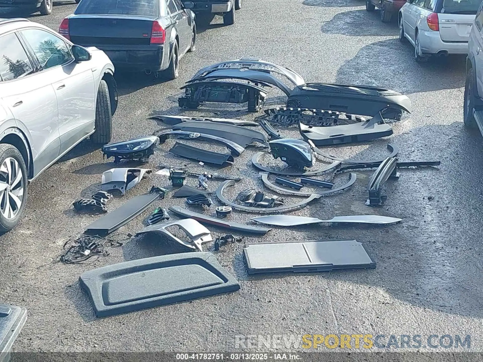 12 Photograph of a damaged car 1V2CMPE87PC016650 VOLKSWAGEN ID.4 2023