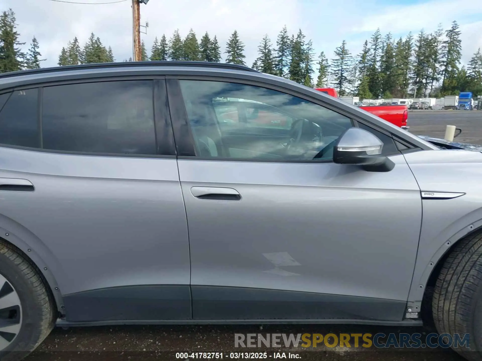 14 Photograph of a damaged car 1V2CMPE87PC016650 VOLKSWAGEN ID.4 2023