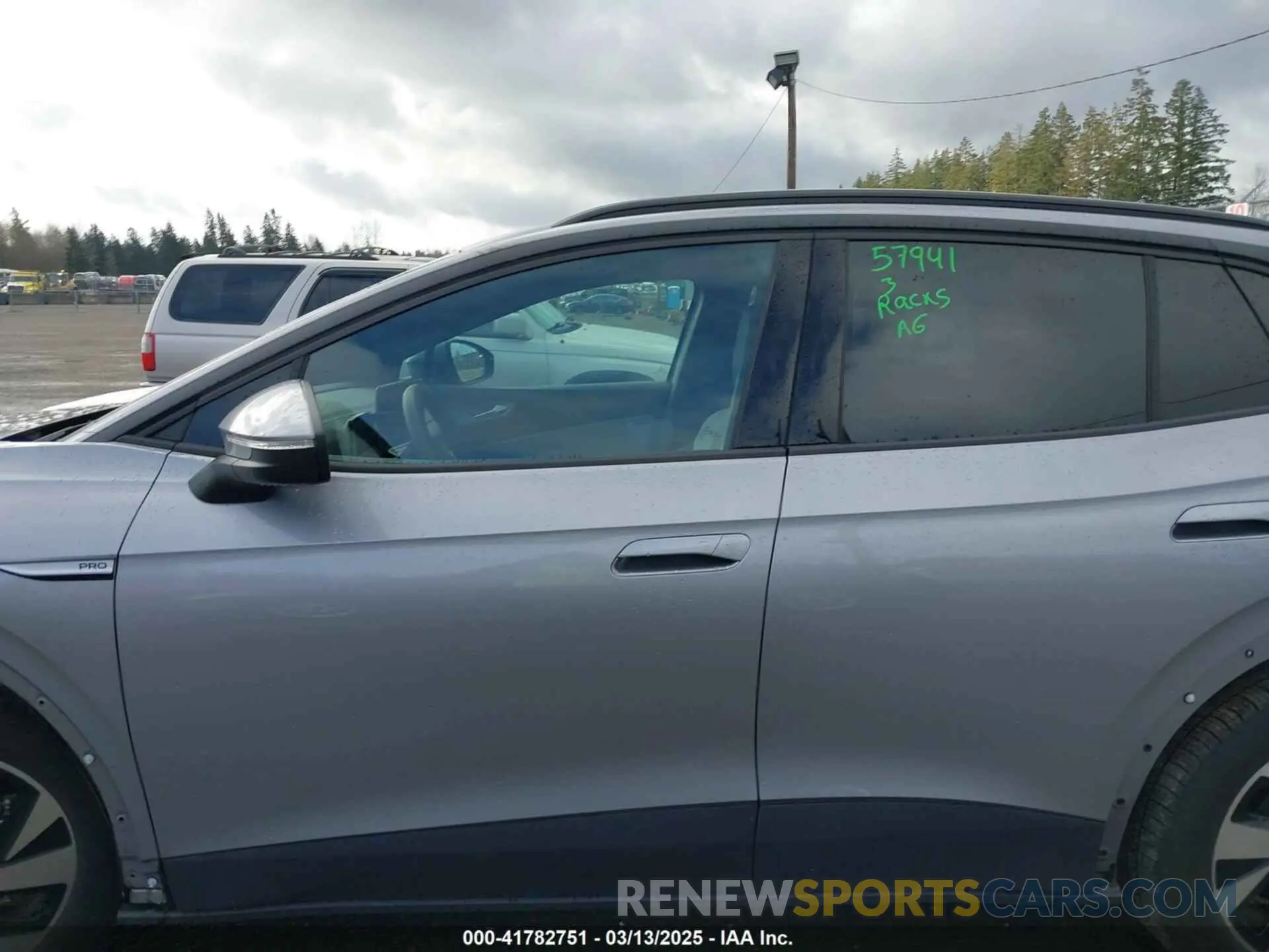 15 Photograph of a damaged car 1V2CMPE87PC016650 VOLKSWAGEN ID.4 2023