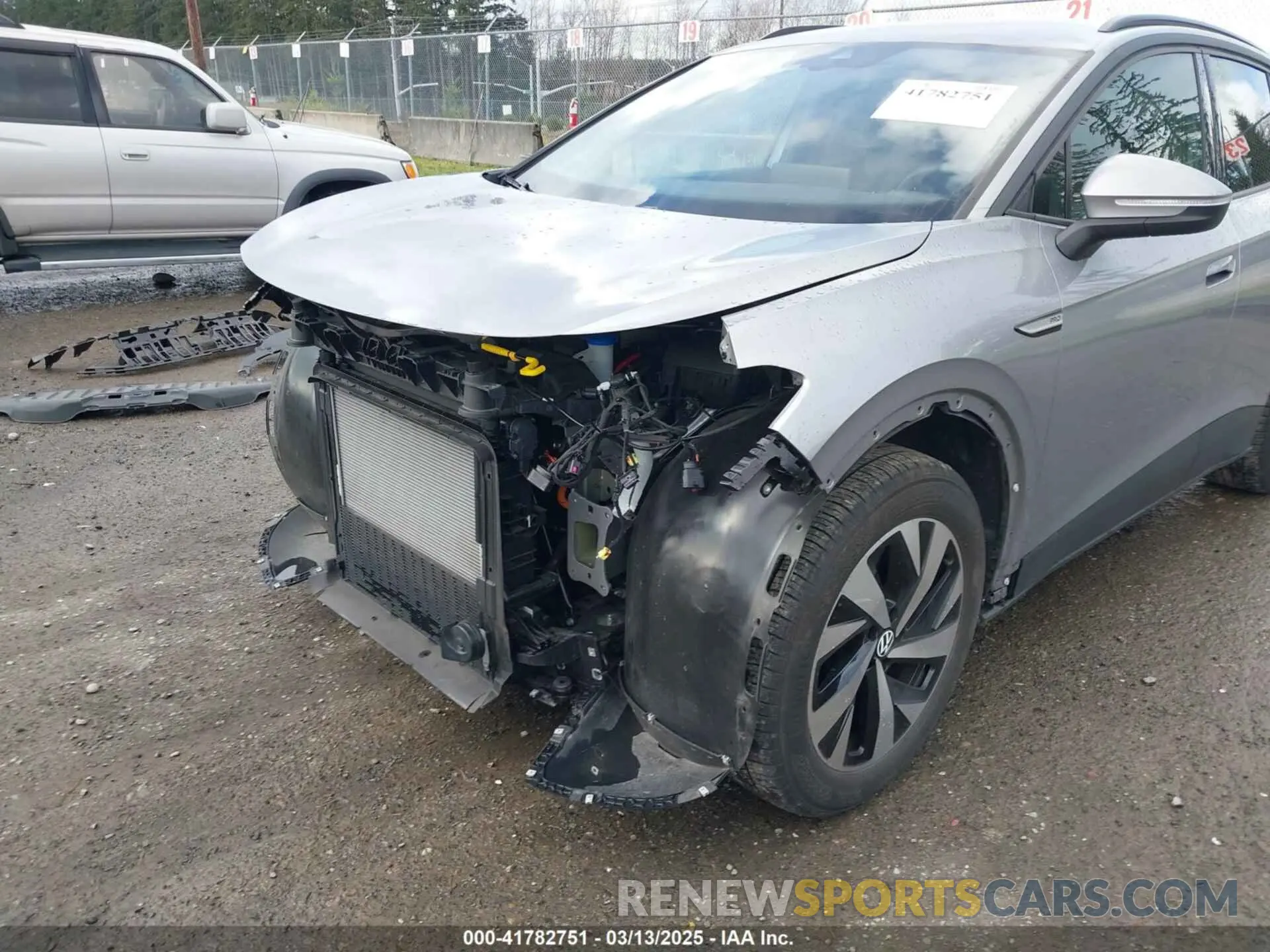 21 Photograph of a damaged car 1V2CMPE87PC016650 VOLKSWAGEN ID.4 2023