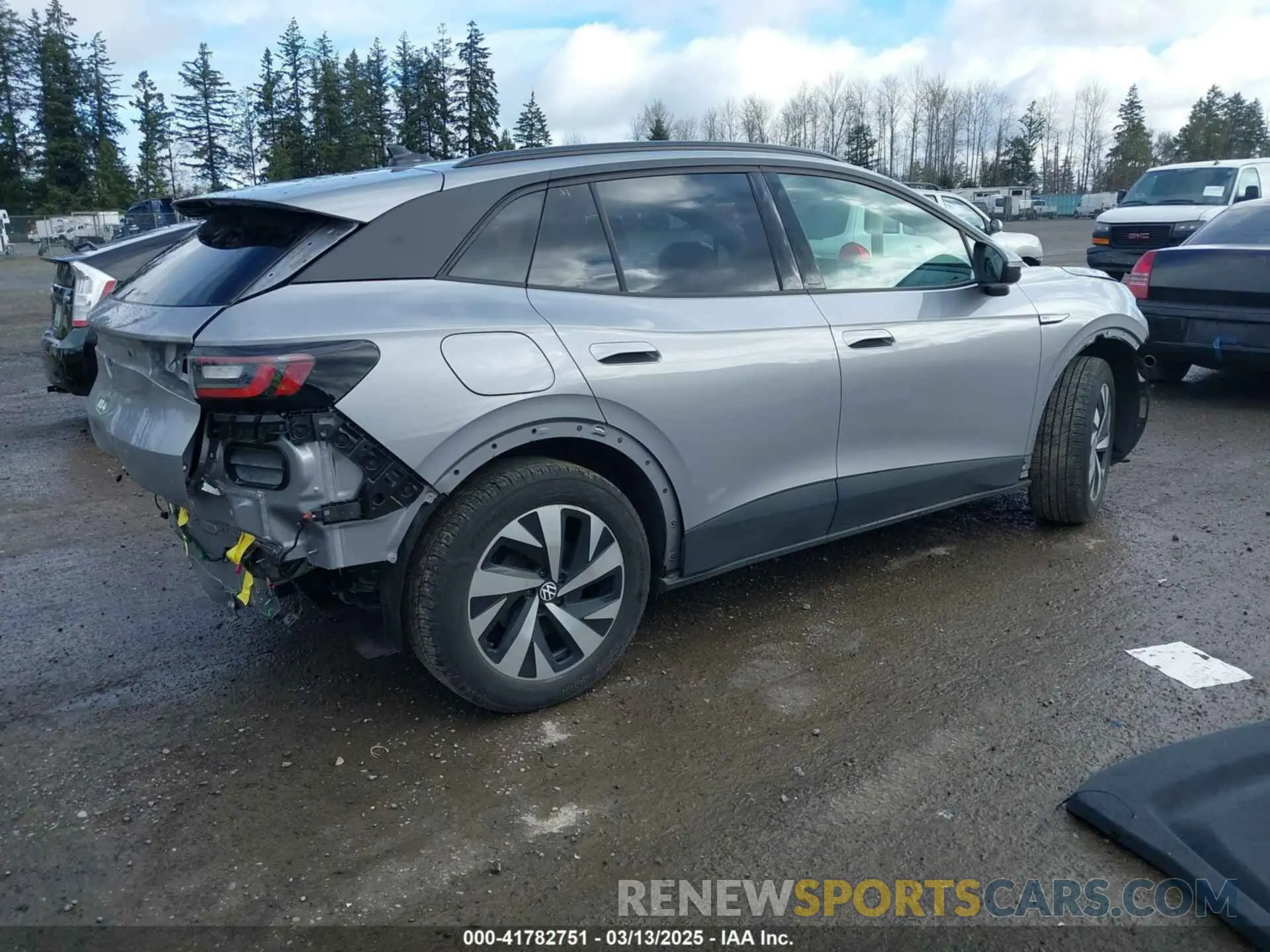 4 Photograph of a damaged car 1V2CMPE87PC016650 VOLKSWAGEN ID.4 2023