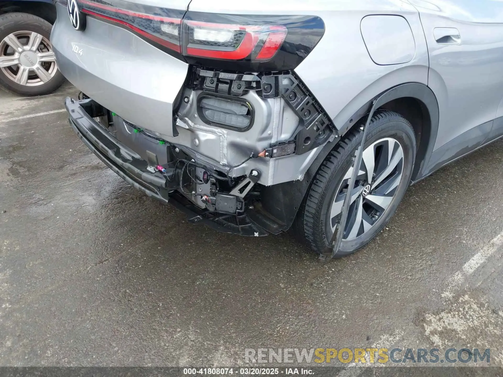 19 Photograph of a damaged car 1V2CMPE88PC054632 VOLKSWAGEN ID.4 2023