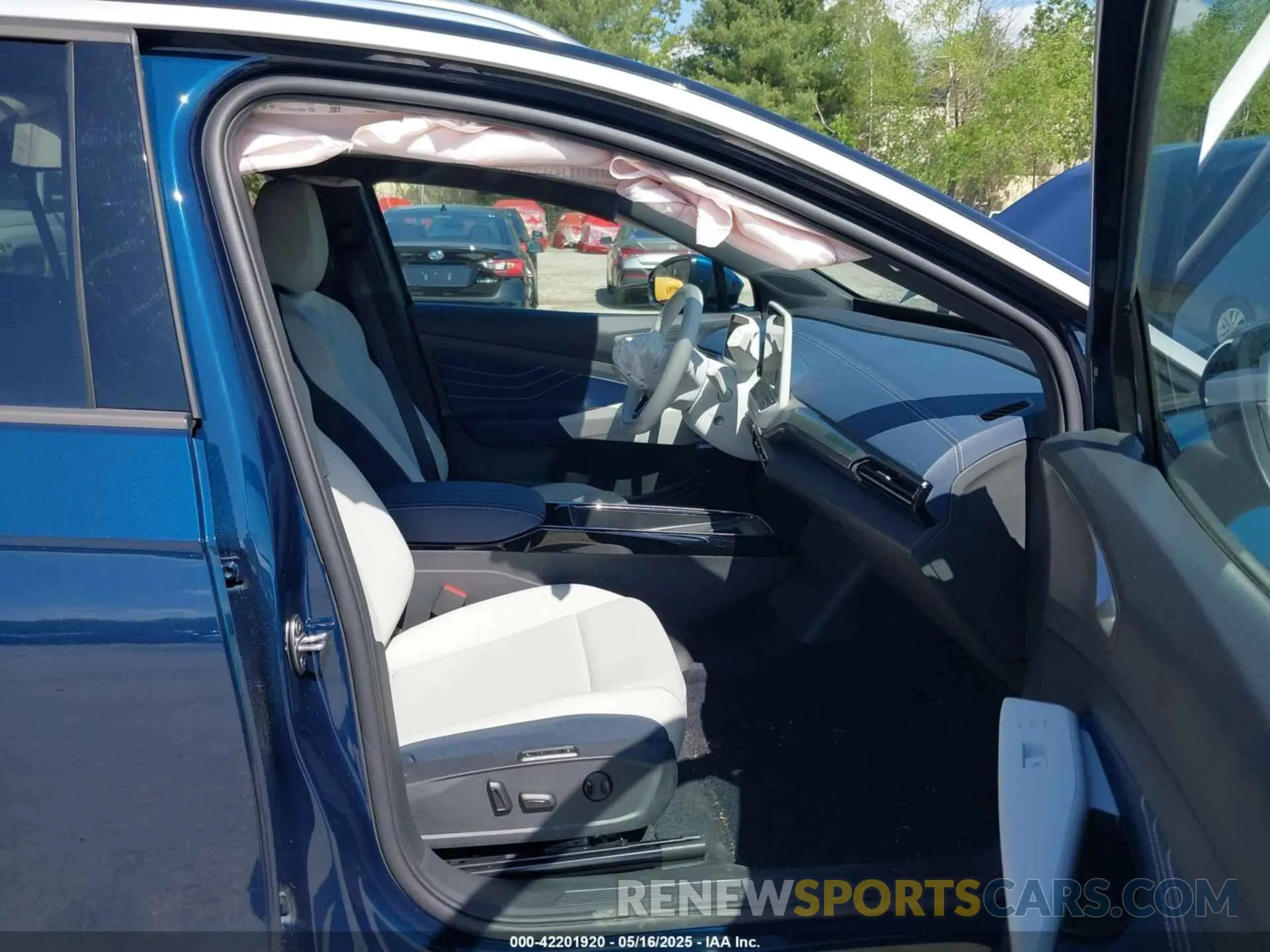 5 Photograph of a damaged car 1V2JNPE87PC052763 VOLKSWAGEN ID.4 2023
