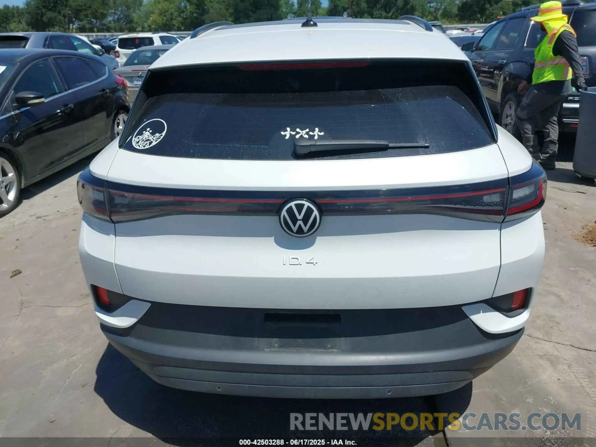 16 Фотография поврежденного автомобиля 1V2VMPE81PC036773 VOLKSWAGEN ID.4 2023