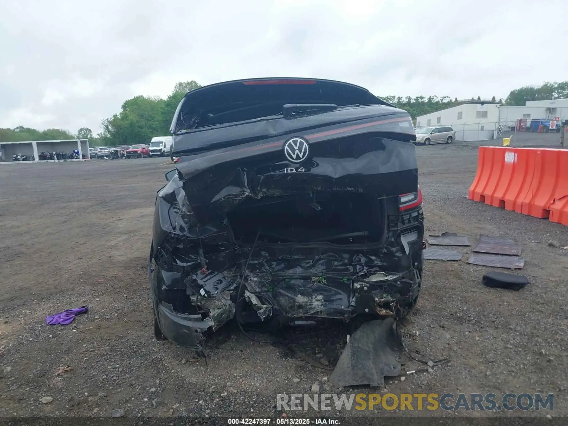 6 Photograph of a damaged car 1V2VMPE82PC032604 VOLKSWAGEN ID.4 2023