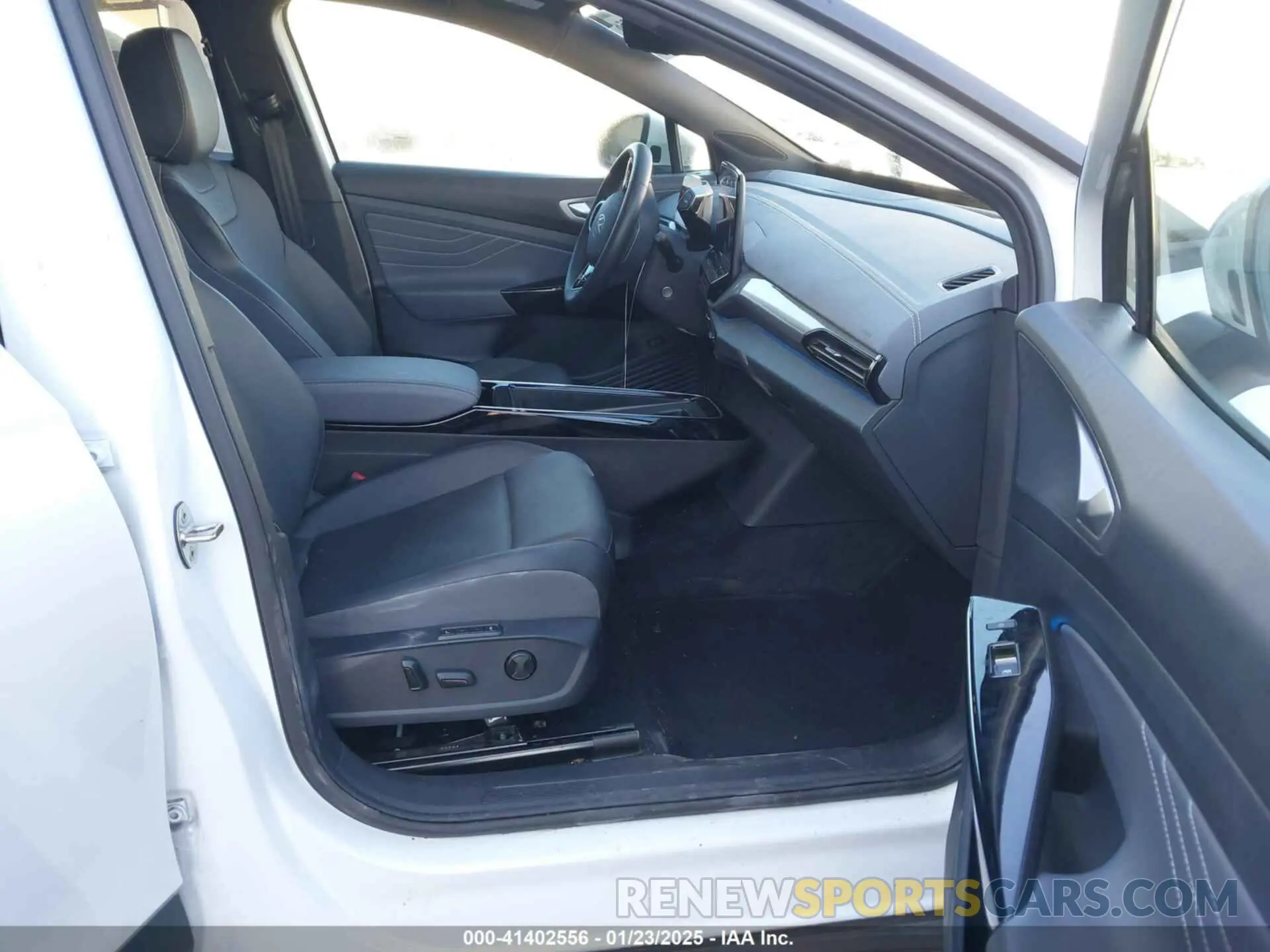 5 Photograph of a damaged car 1V2VMPE83PC023796 VOLKSWAGEN ID.4 2023