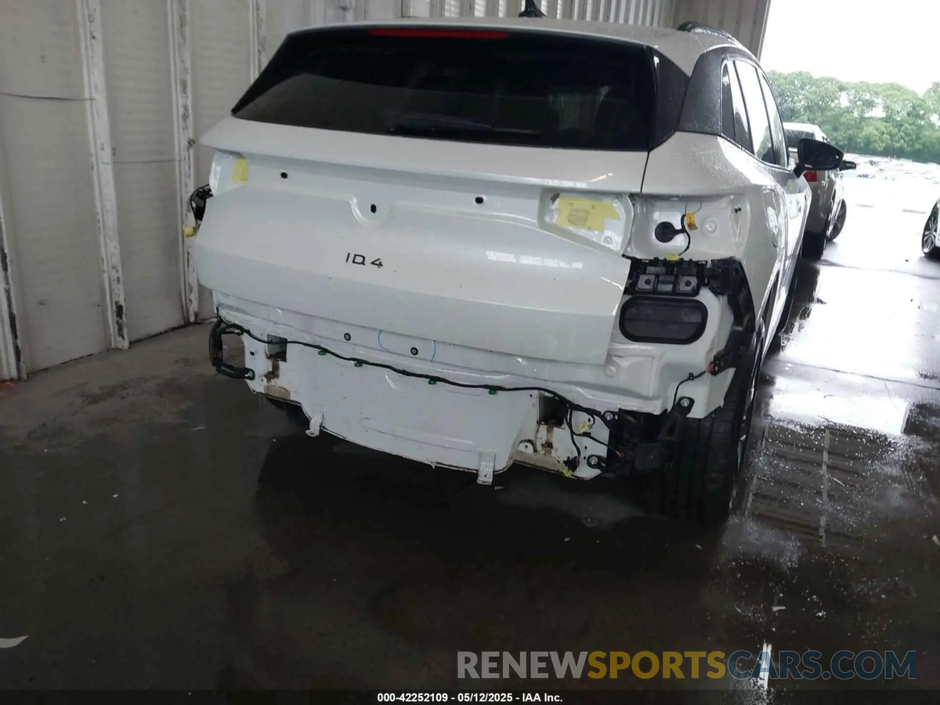 6 Photograph of a damaged car 1V2VMPE85PC043340 VOLKSWAGEN ID.4 2023