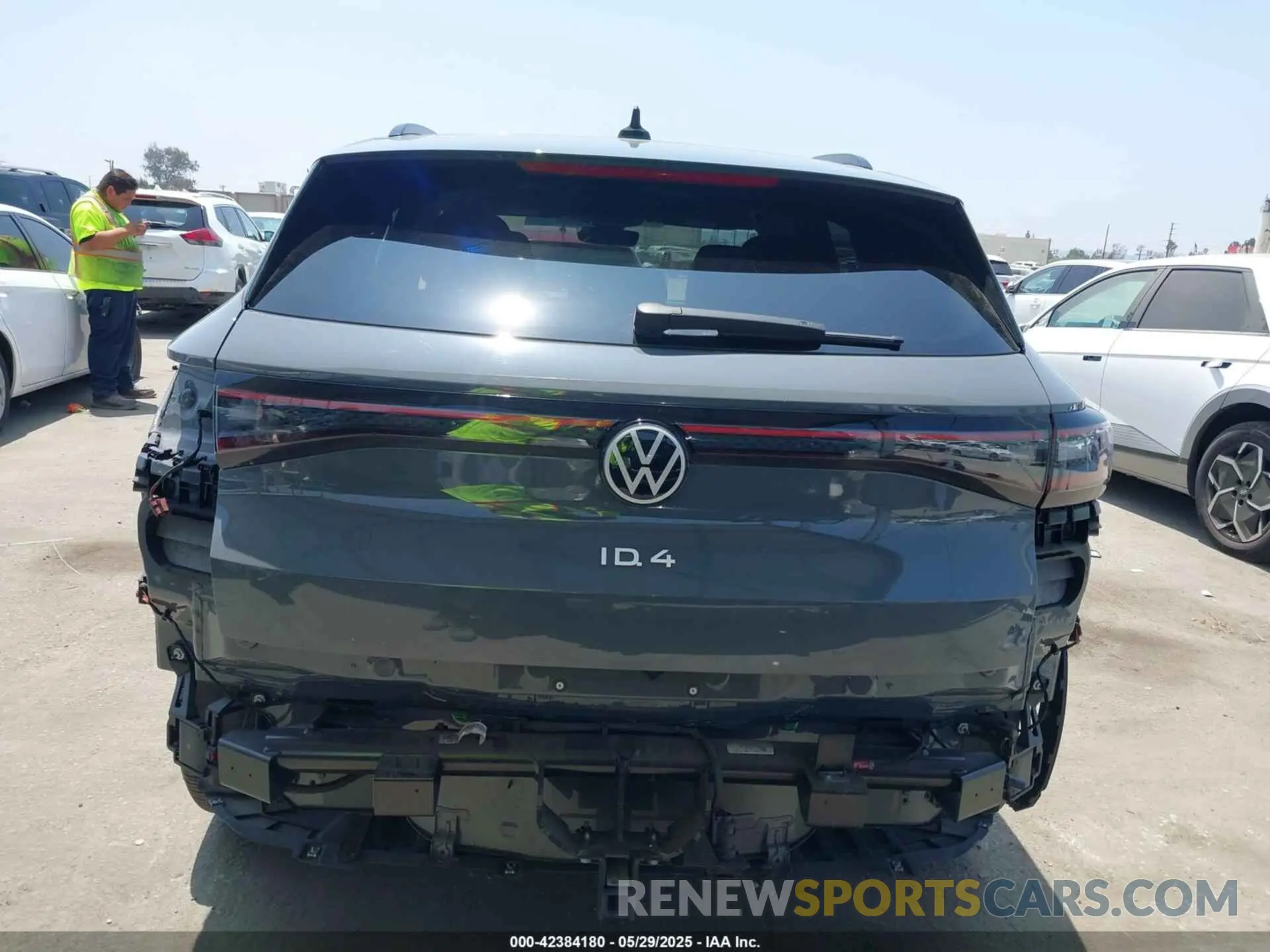 17 Photograph of a damaged car 1V2WNPE88PC031961 VOLKSWAGEN ID.4 2023