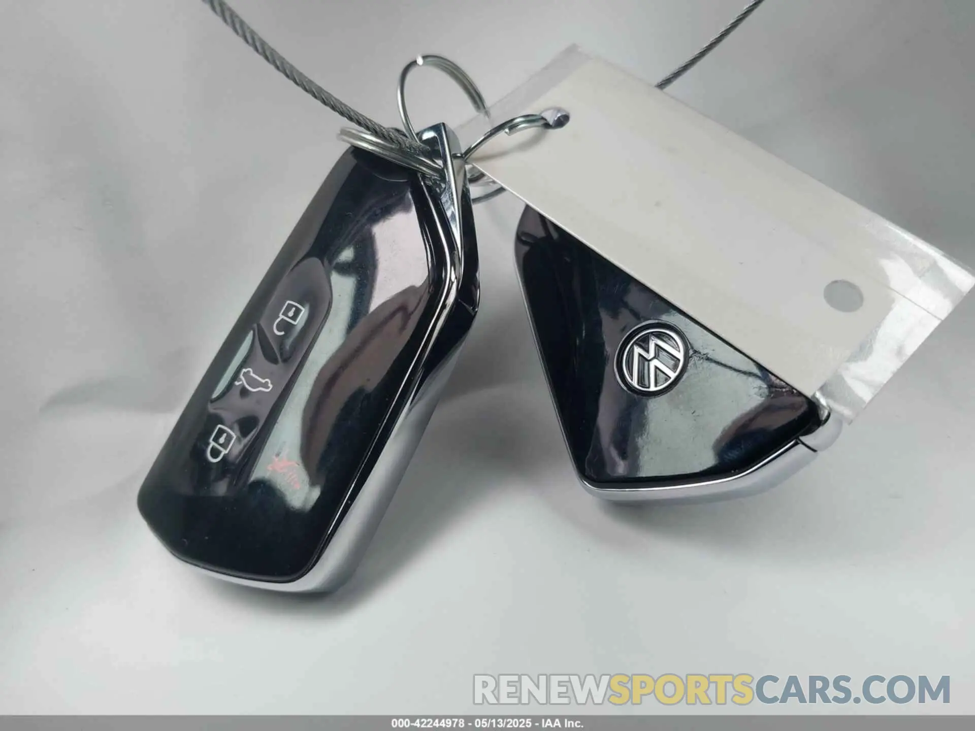 11 Photograph of a damaged car 1V25MPE82RC013084 VOLKSWAGEN ID.4 2024