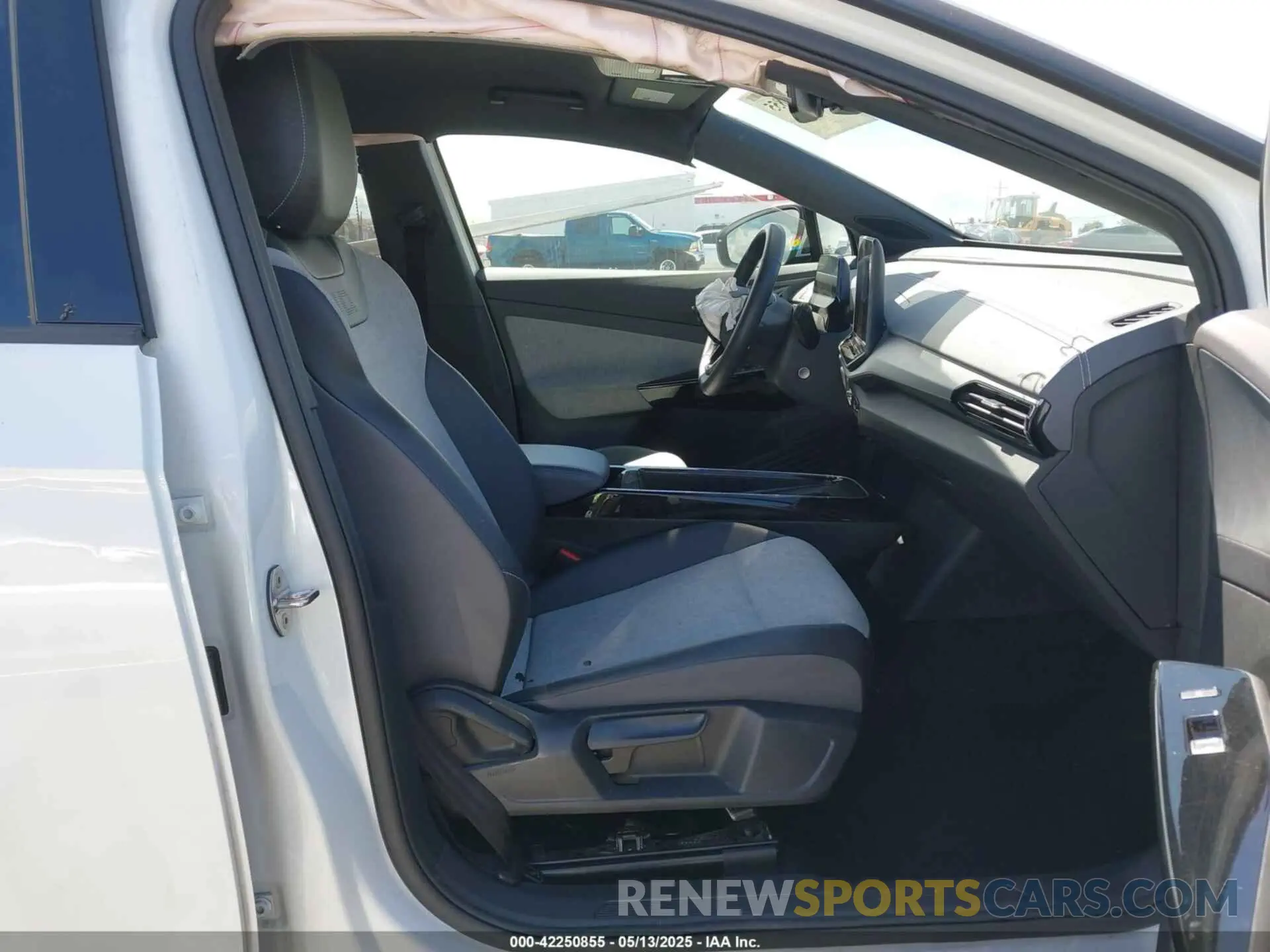 5 Photograph of a damaged car 1V2CRPE83RC000417 VOLKSWAGEN ID.4 2024