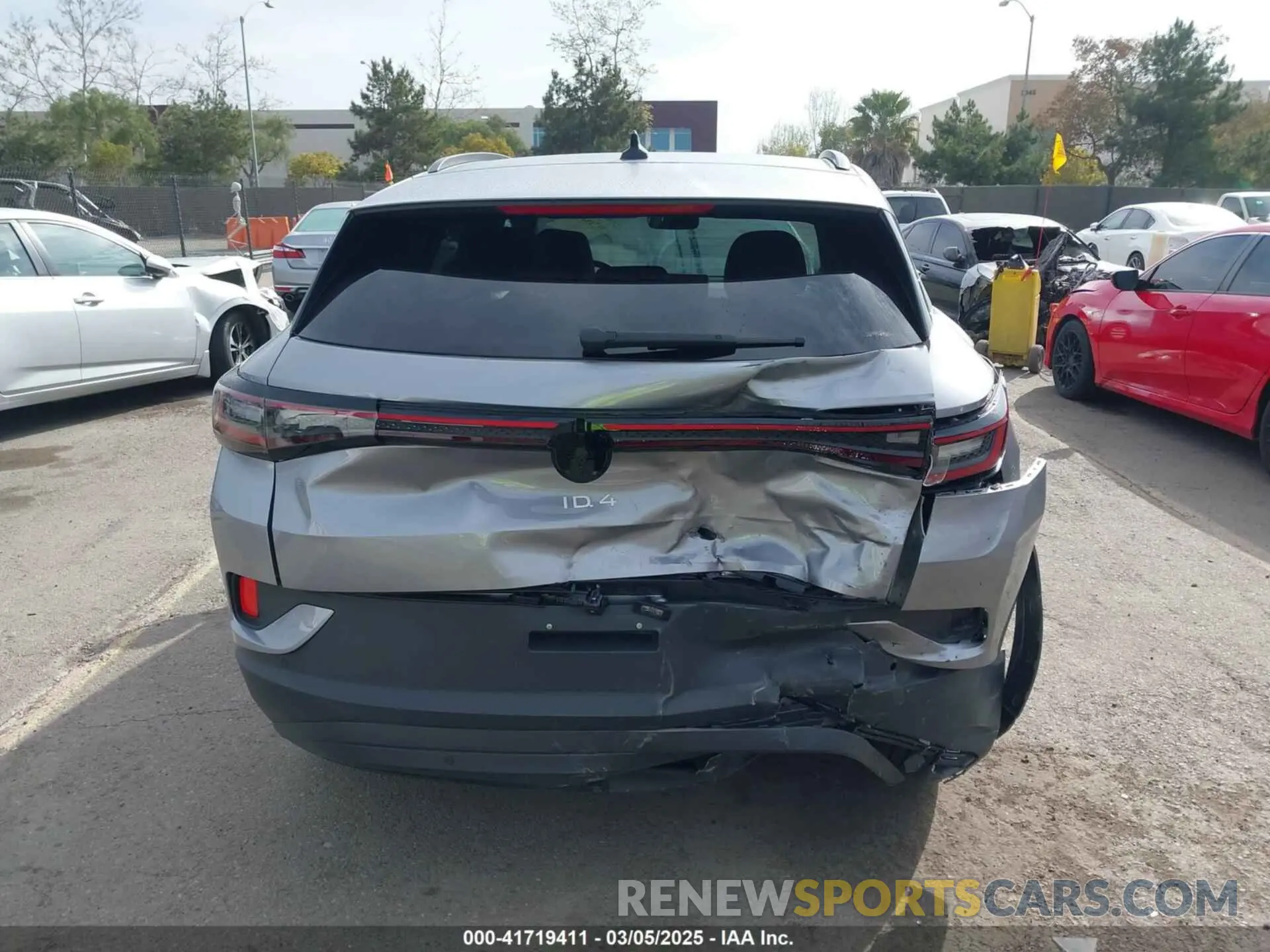 16 Photograph of a damaged car 1V2DSPE8XRC003324 VOLKSWAGEN ID.4 2024