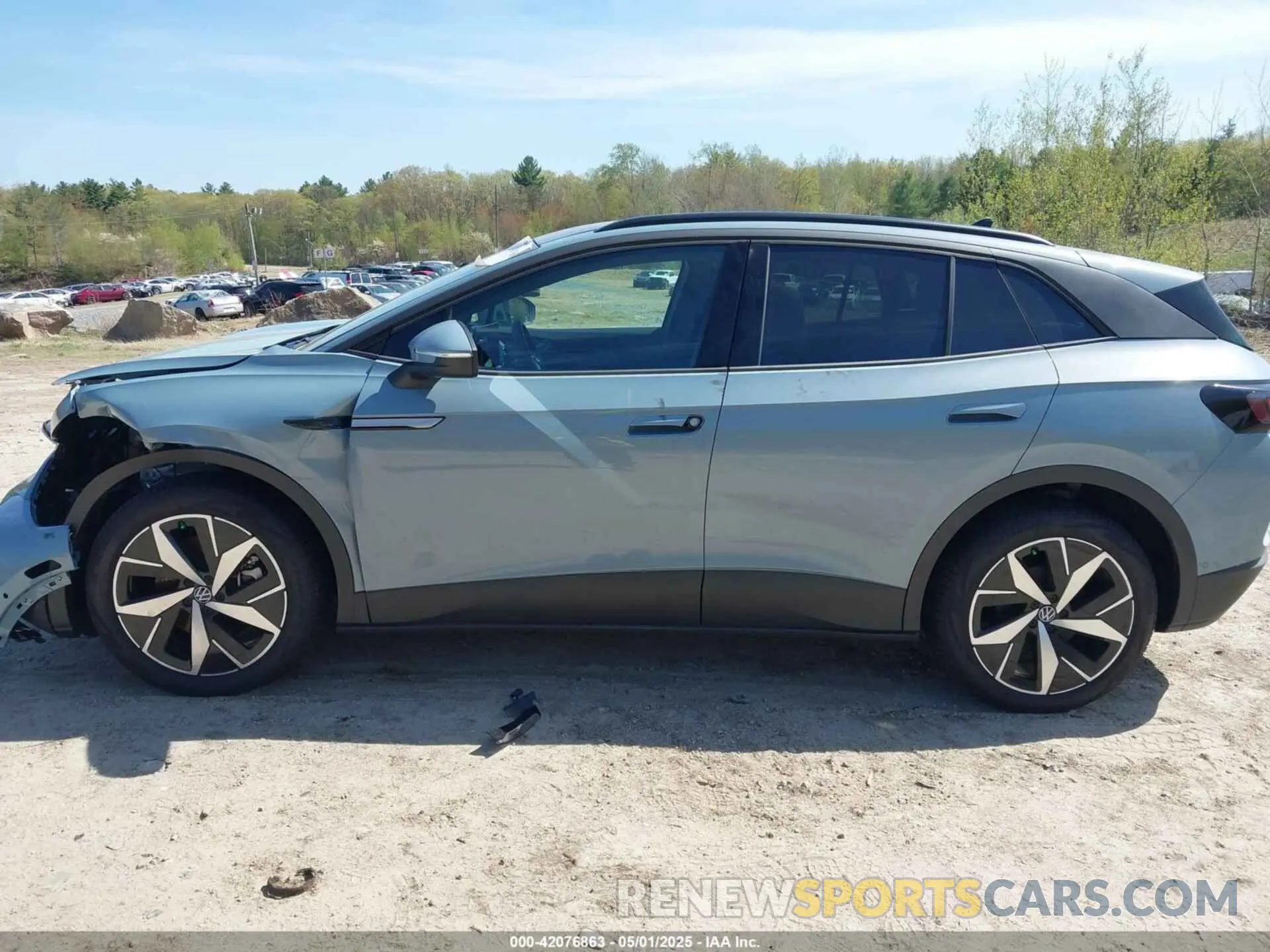 14 Photograph of a damaged car 1V2VRPE81RC024465 VOLKSWAGEN ID.4 2024
