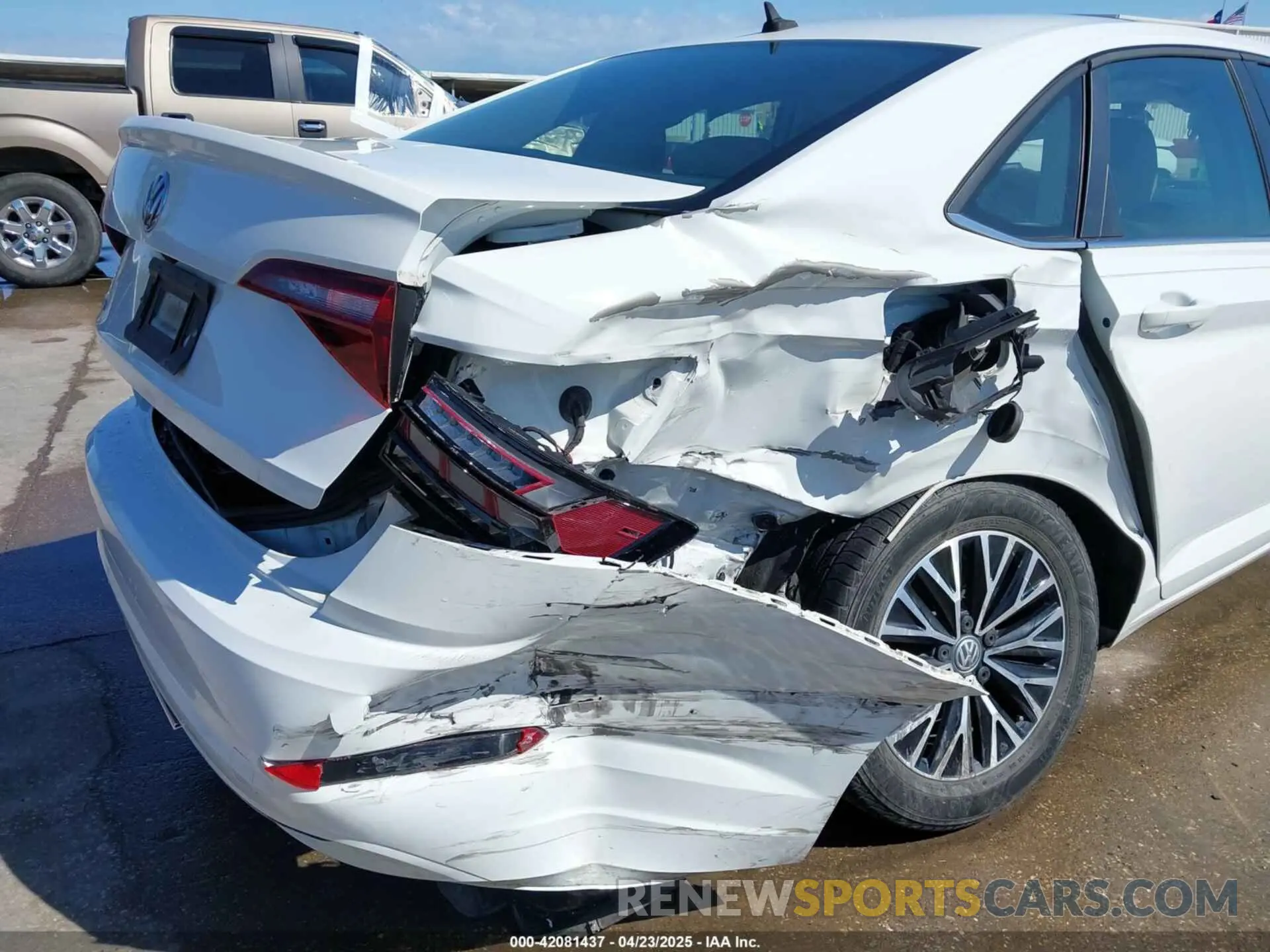 6 Photograph of a damaged car 3VWC57BU0KM084096 VOLKSWAGEN JETTA 2019