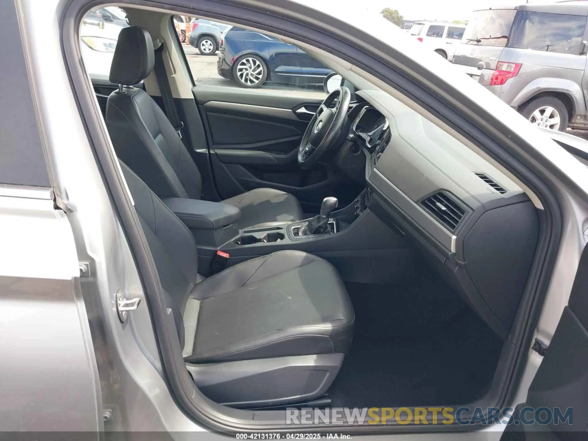 5 Photograph of a damaged car 3VWC57BU2KM215738 VOLKSWAGEN JETTA 2019