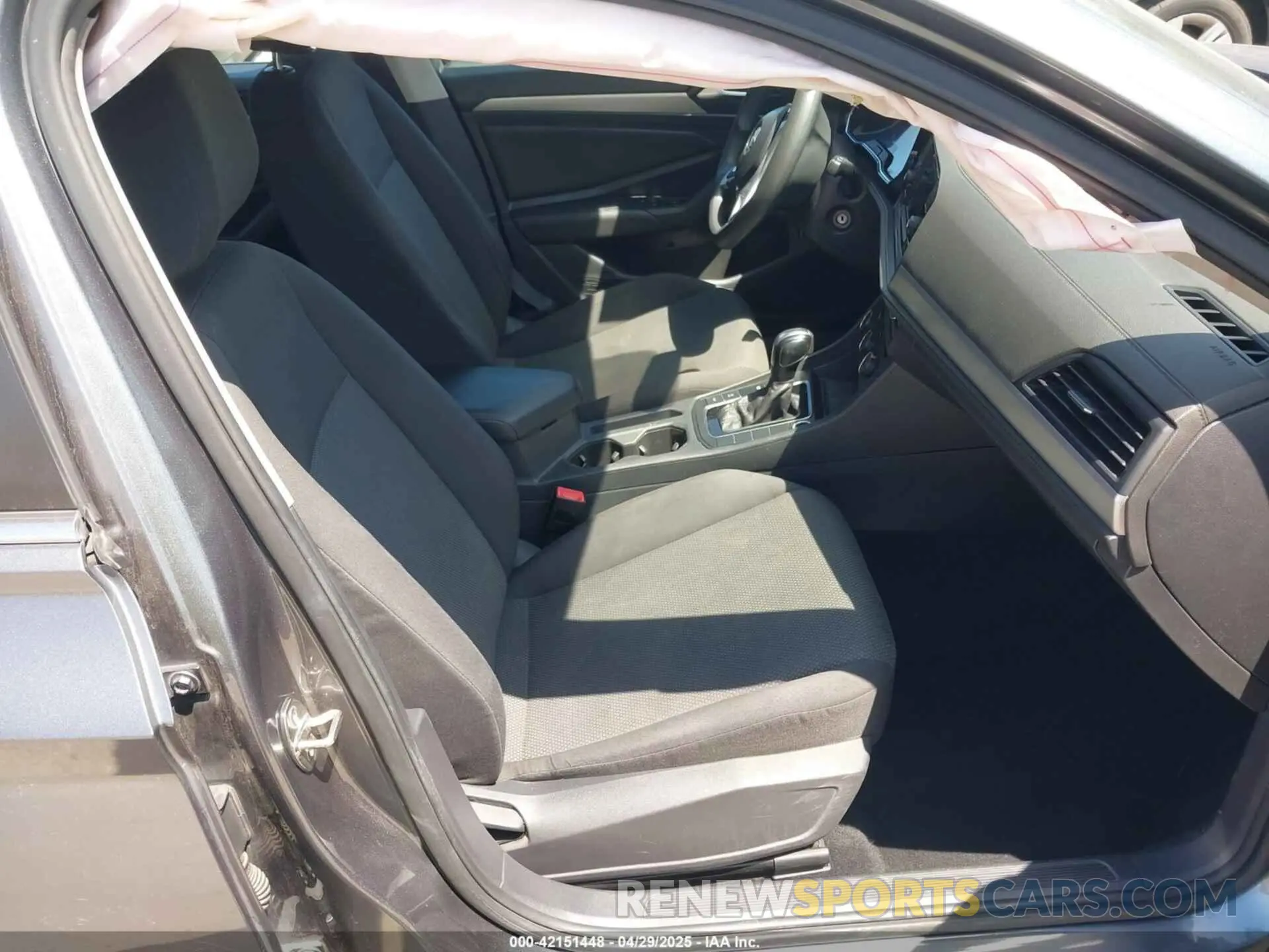 5 Photograph of a damaged car 3VWC57BUXKM074708 VOLKSWAGEN JETTA 2019