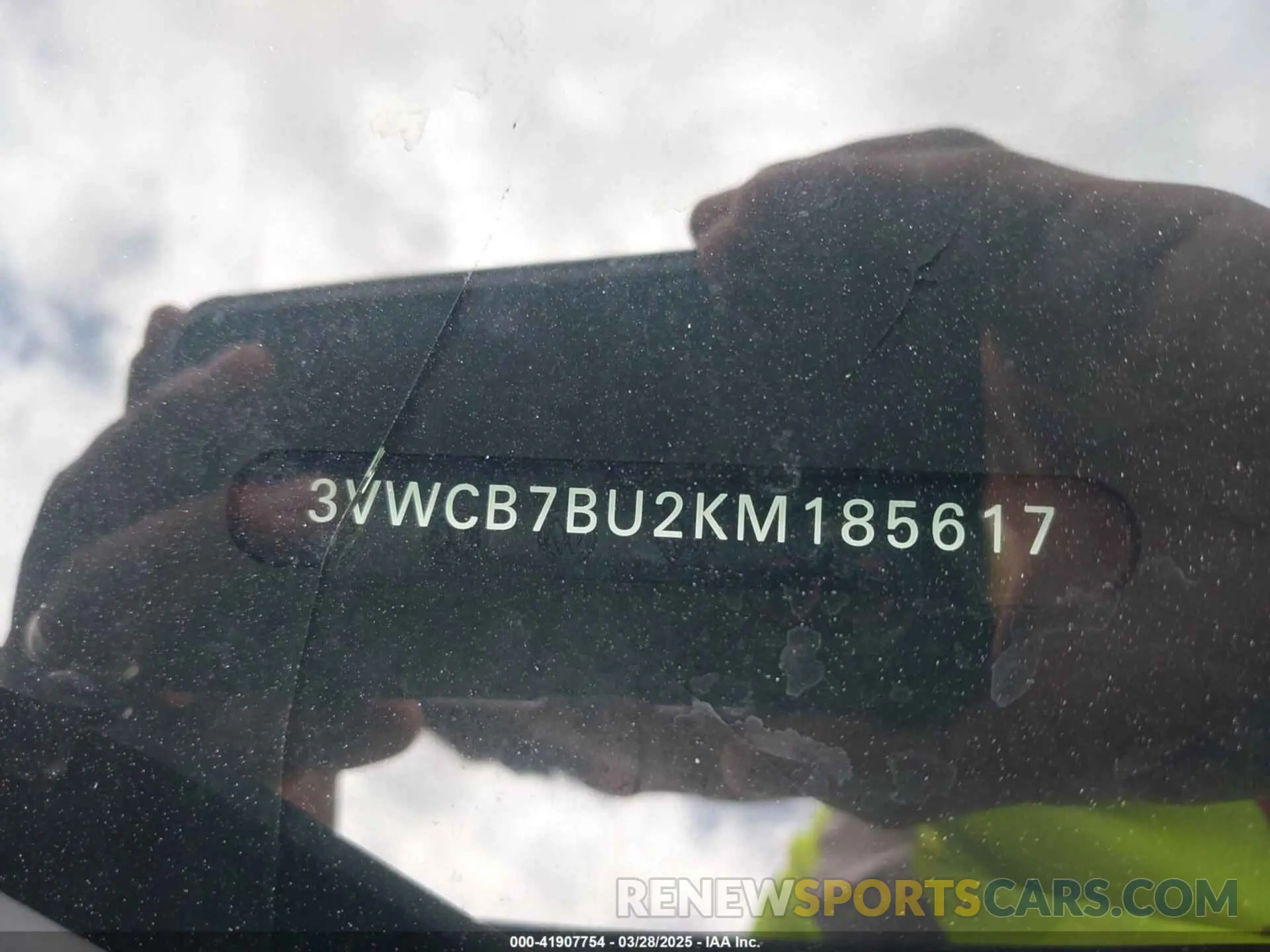 9 Photograph of a damaged car 3VWCB7BU2KM185617 VOLKSWAGEN JETTA 2019