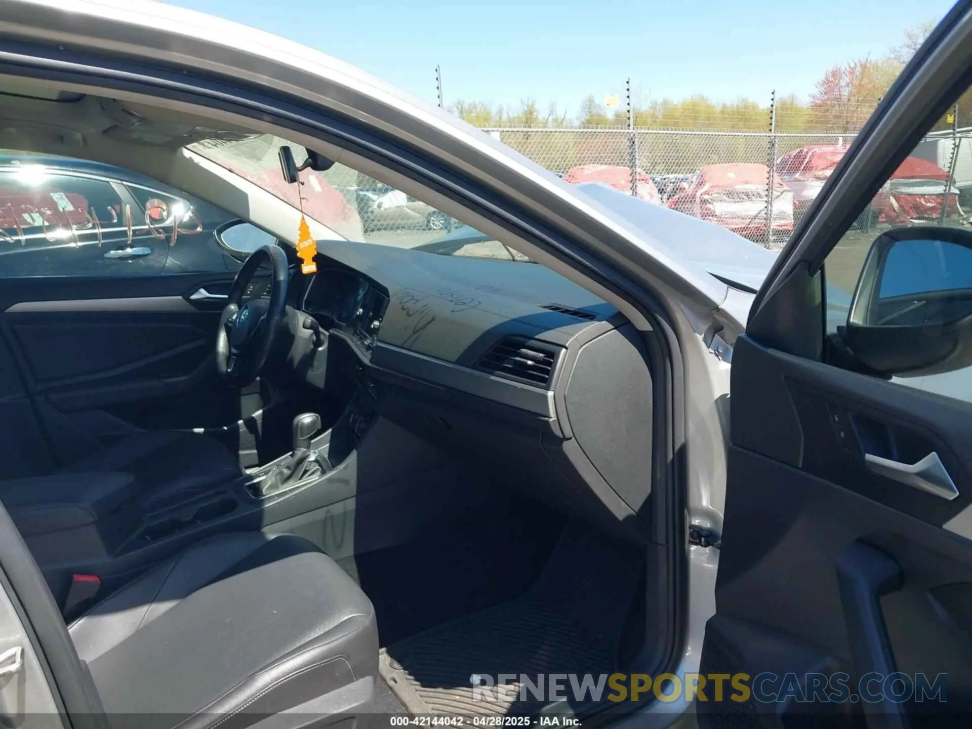 5 Photograph of a damaged car 3VWCB7BU3KM174206 VOLKSWAGEN JETTA 2019
