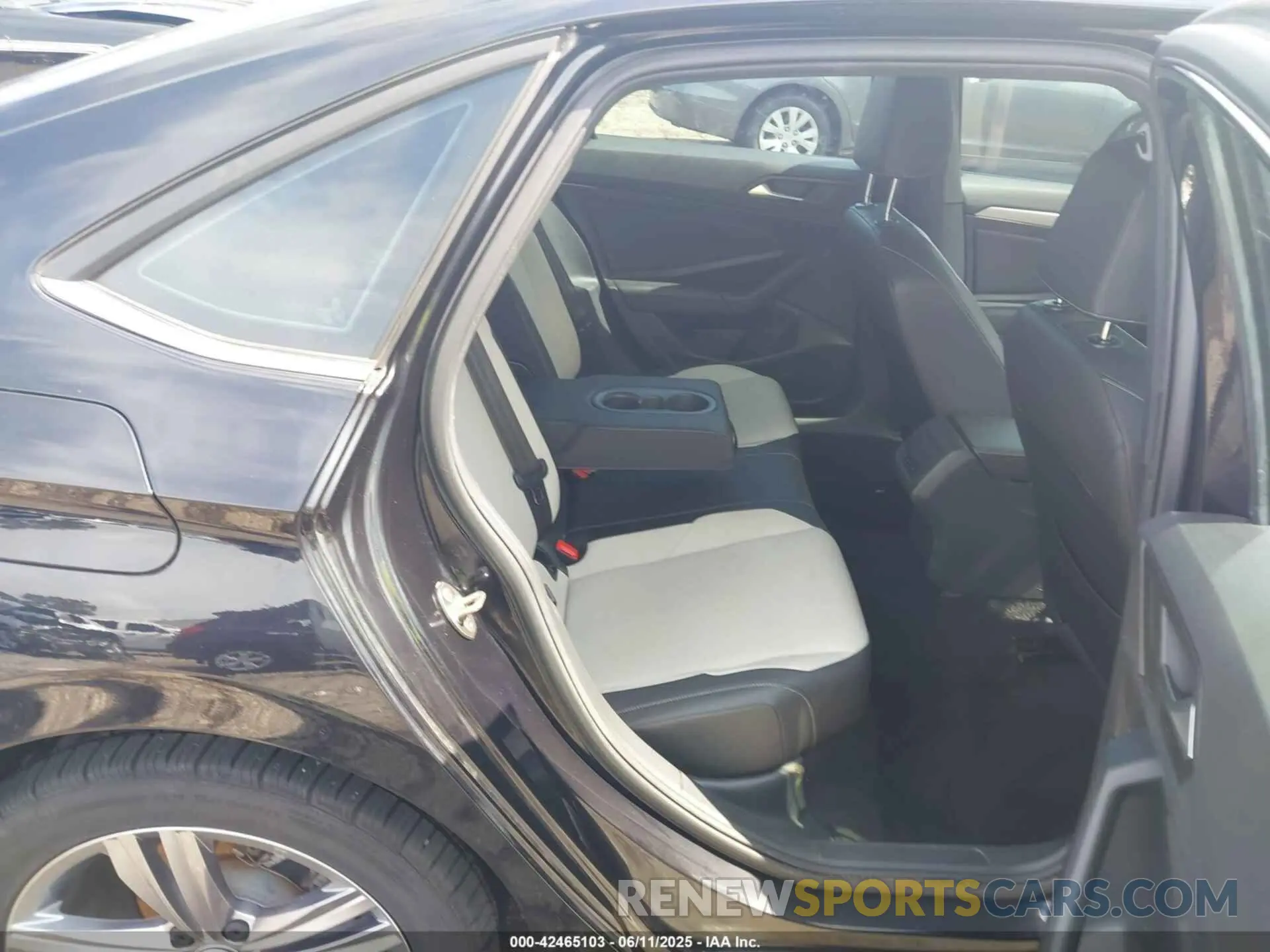 8 Photograph of a damaged car 3VWCB7BU6KM241039 VOLKSWAGEN JETTA 2019