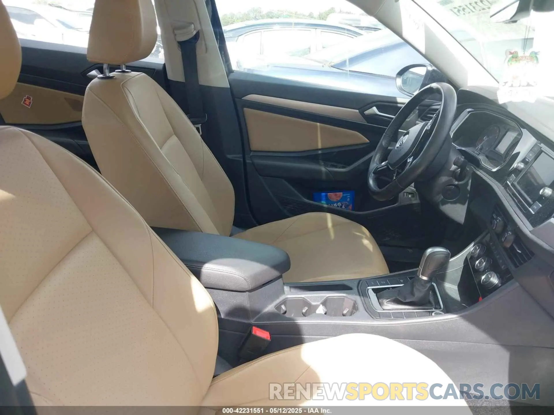 5 Photograph of a damaged car 3VWCB7BU7KM239736 VOLKSWAGEN JETTA 2019