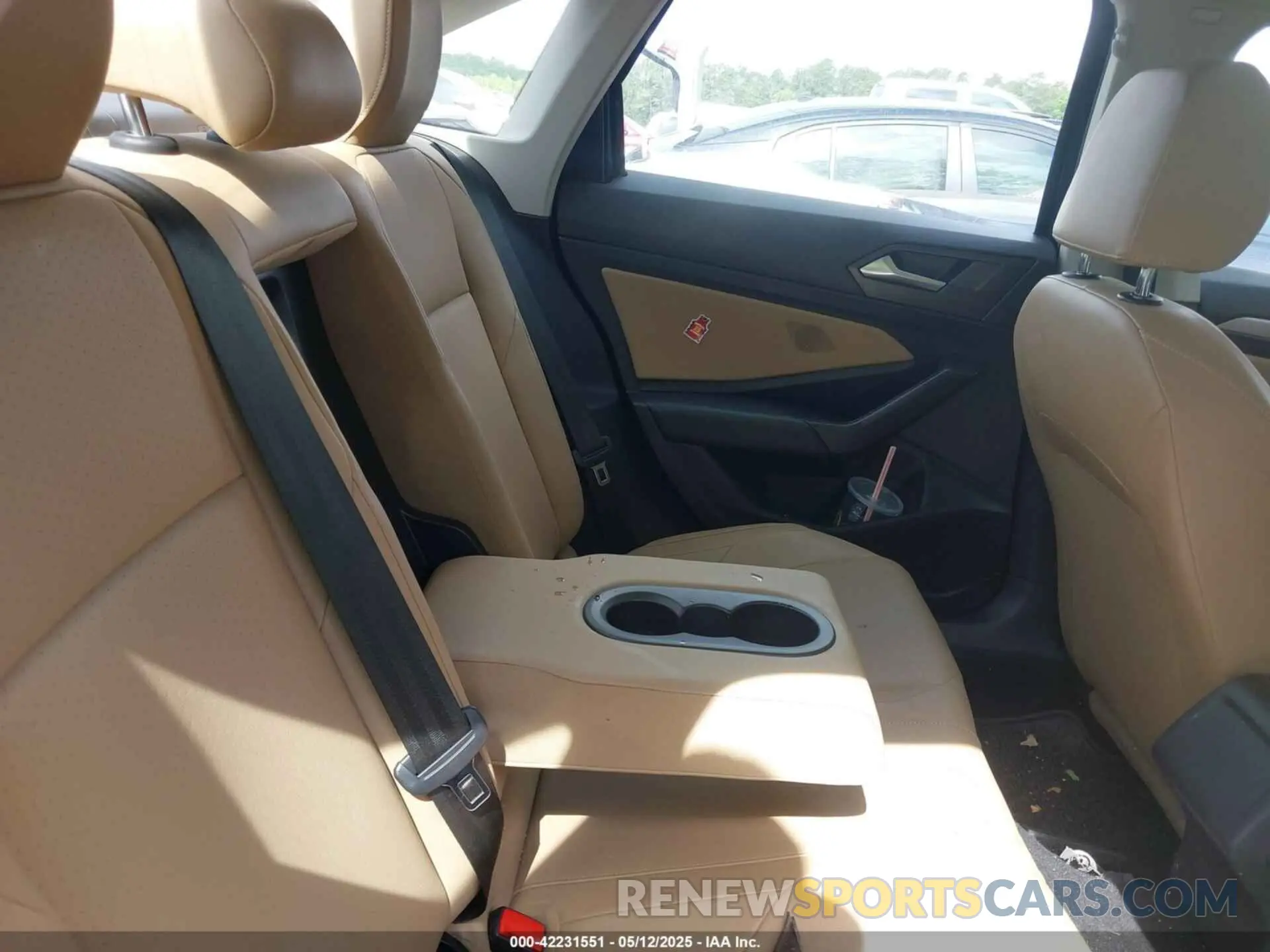 8 Photograph of a damaged car 3VWCB7BU7KM239736 VOLKSWAGEN JETTA 2019