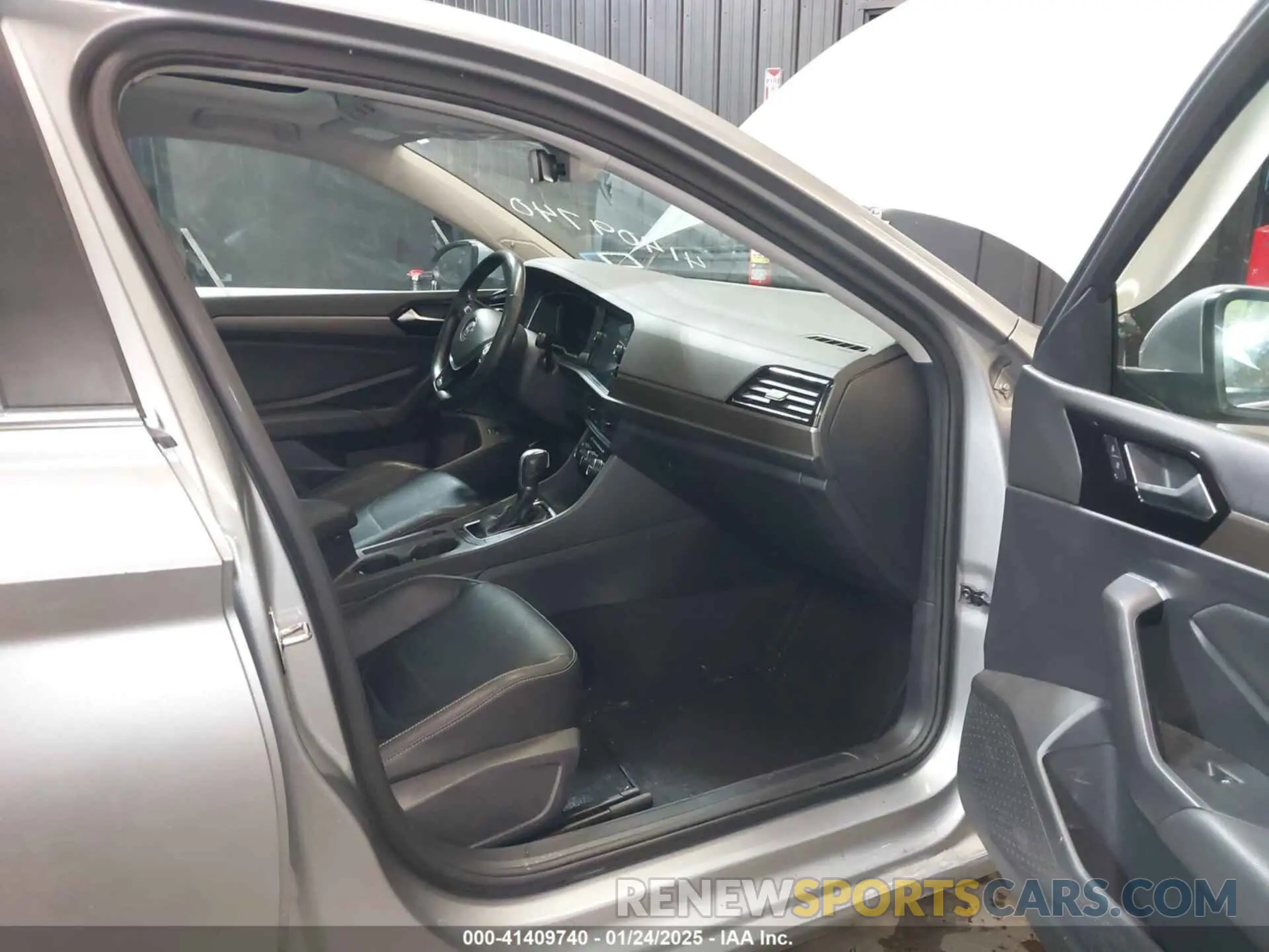 5 Photograph of a damaged car 3VWG57BU4KM218920 VOLKSWAGEN JETTA 2019