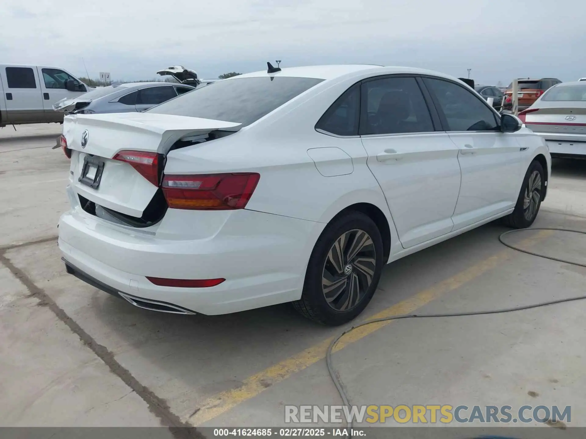4 Photograph of a damaged car 3VWG57BU6KM112372 VOLKSWAGEN JETTA 2019