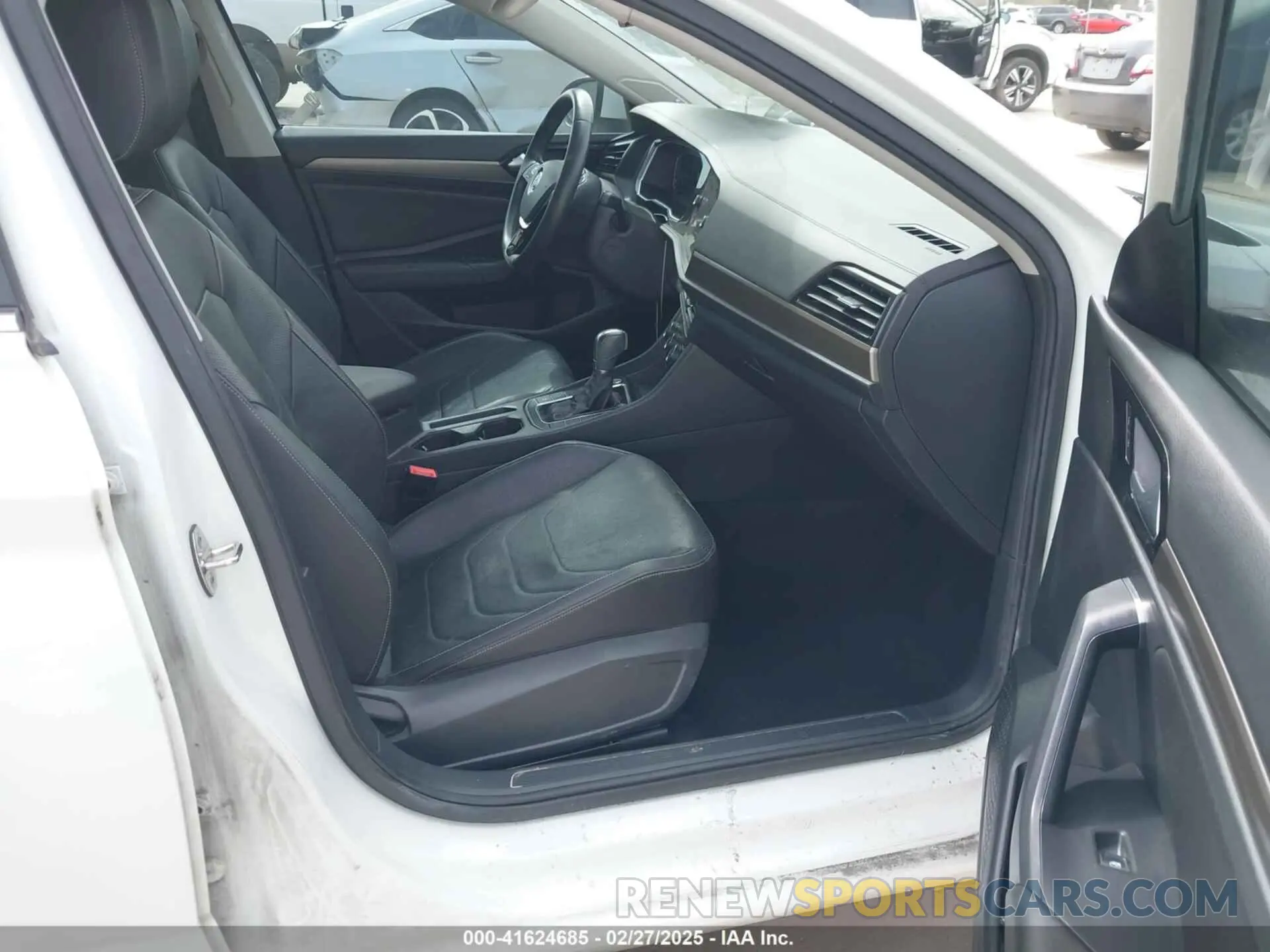 5 Photograph of a damaged car 3VWG57BU6KM112372 VOLKSWAGEN JETTA 2019