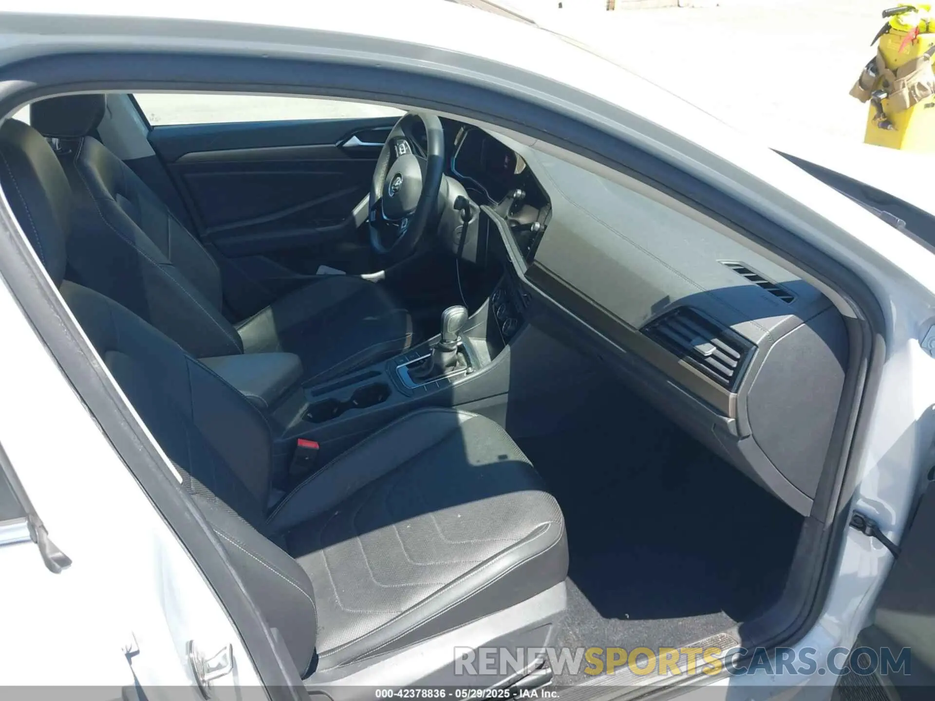 5 Photograph of a damaged car 3VWG57BU8KM040476 VOLKSWAGEN JETTA 2019