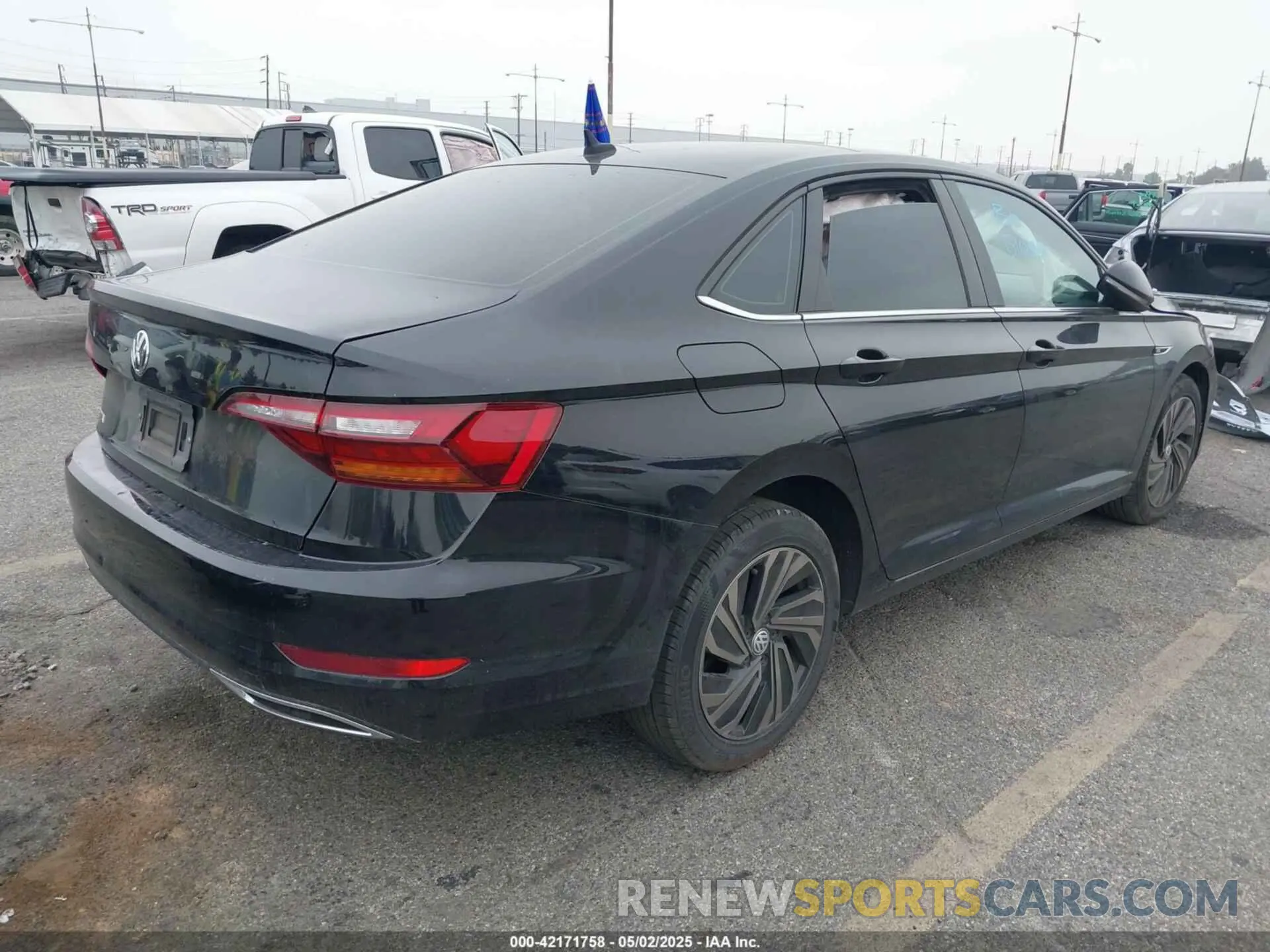 4 Photograph of a damaged car 3VWG57BU8KM087653 VOLKSWAGEN JETTA 2019