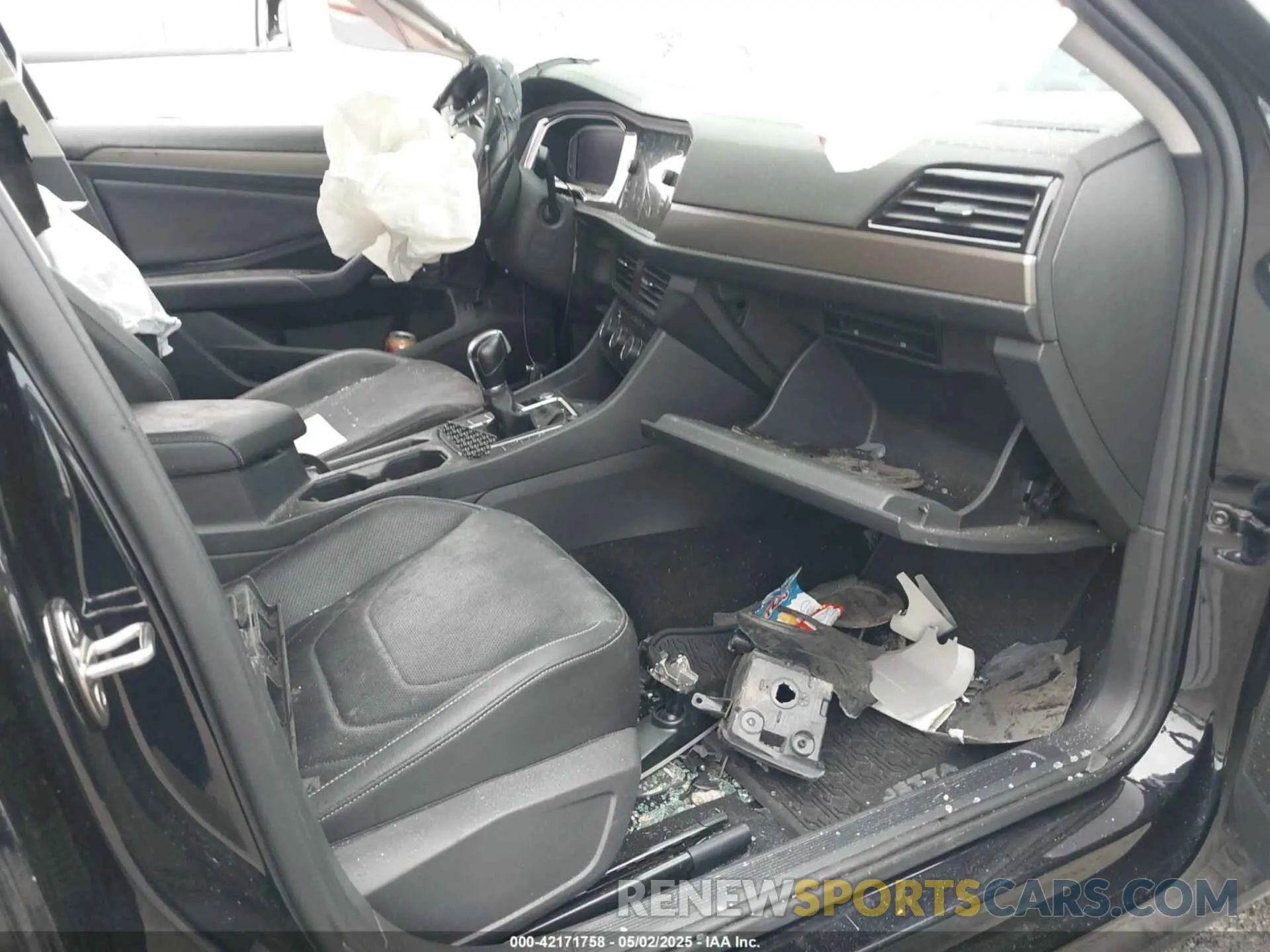 5 Photograph of a damaged car 3VWG57BU8KM087653 VOLKSWAGEN JETTA 2019