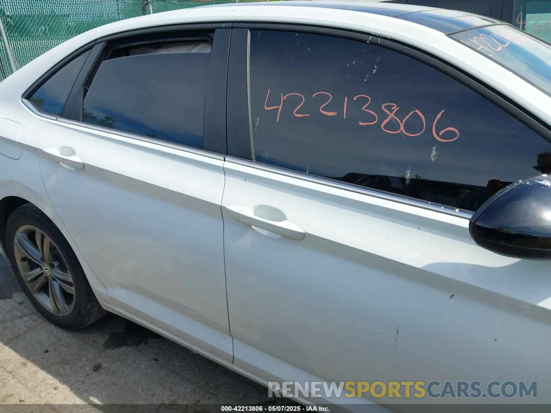 12 Photograph of a damaged car 3VWC57BU0LM100105 VOLKSWAGEN JETTA 2020