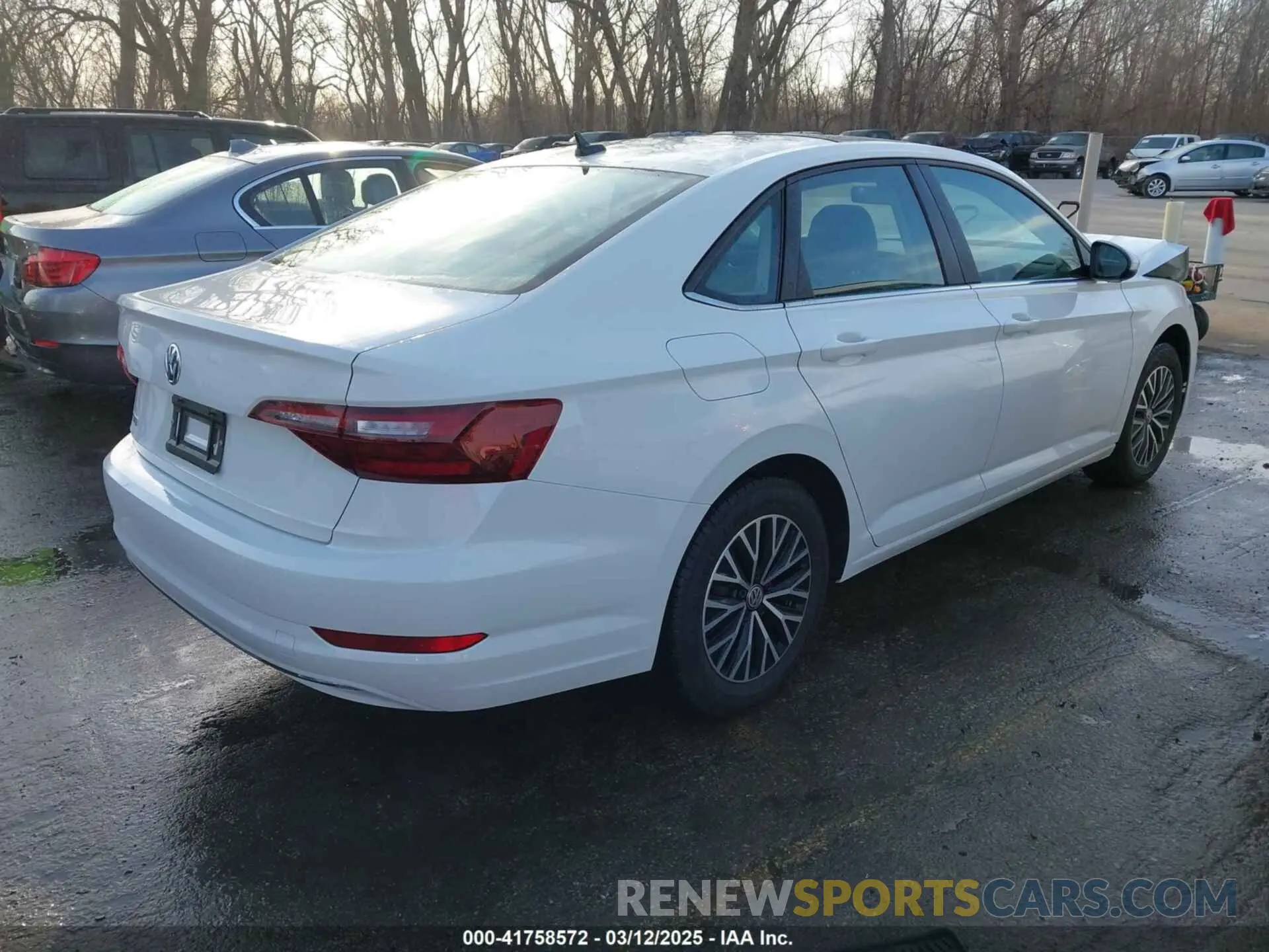 4 Photograph of a damaged car 3VWC57BU1LM104373 VOLKSWAGEN JETTA 2020