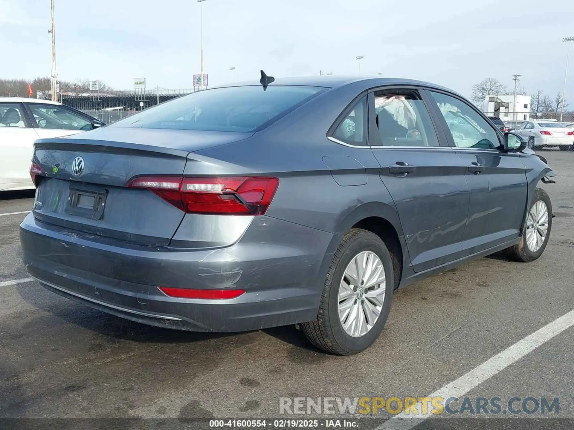 4 Photograph of a damaged car 3VWC57BU5LM094530 VOLKSWAGEN JETTA 2020