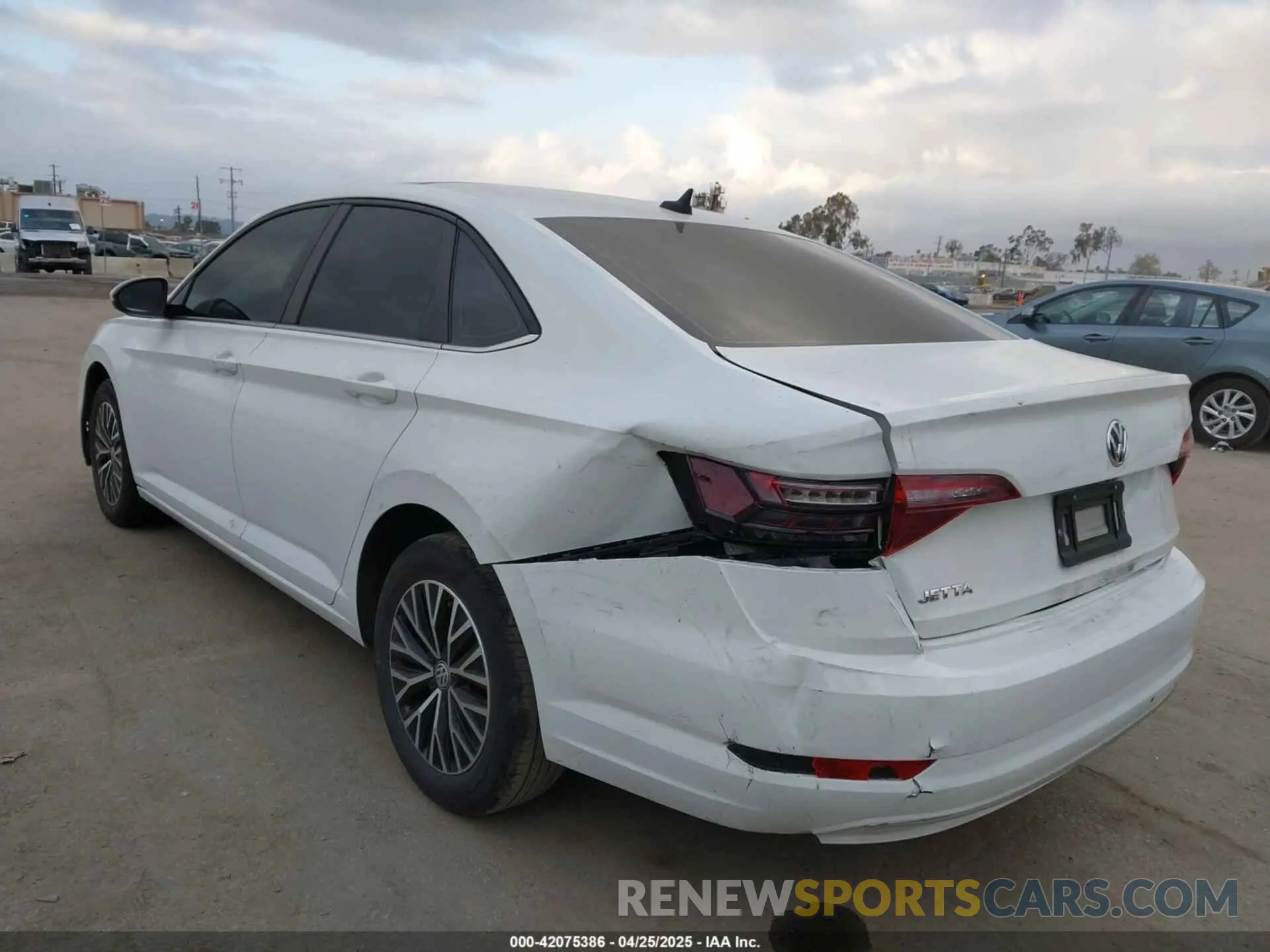 3 Фотография поврежденного автомобиля 3VWC57BU6LM101081 VOLKSWAGEN JETTA 2020