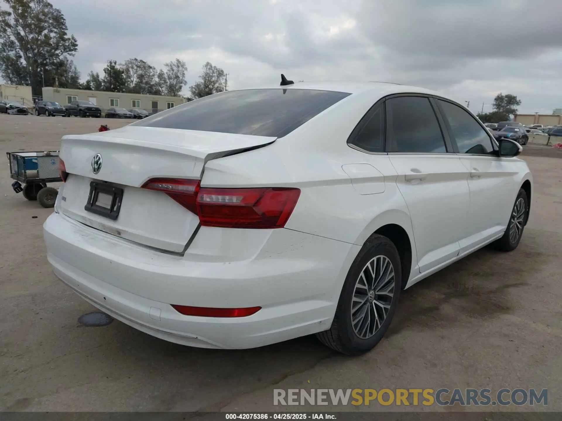 4 Фотография поврежденного автомобиля 3VWC57BU6LM101081 VOLKSWAGEN JETTA 2020