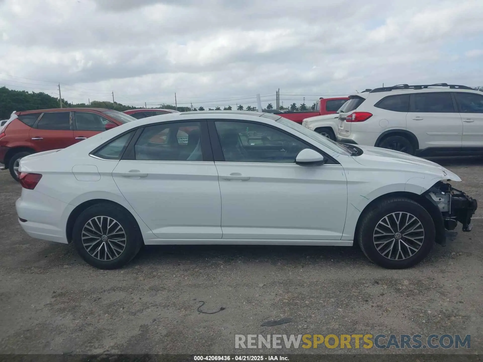 14 Photograph of a damaged car 3VWCB7BU0LM048998 VOLKSWAGEN JETTA 2020