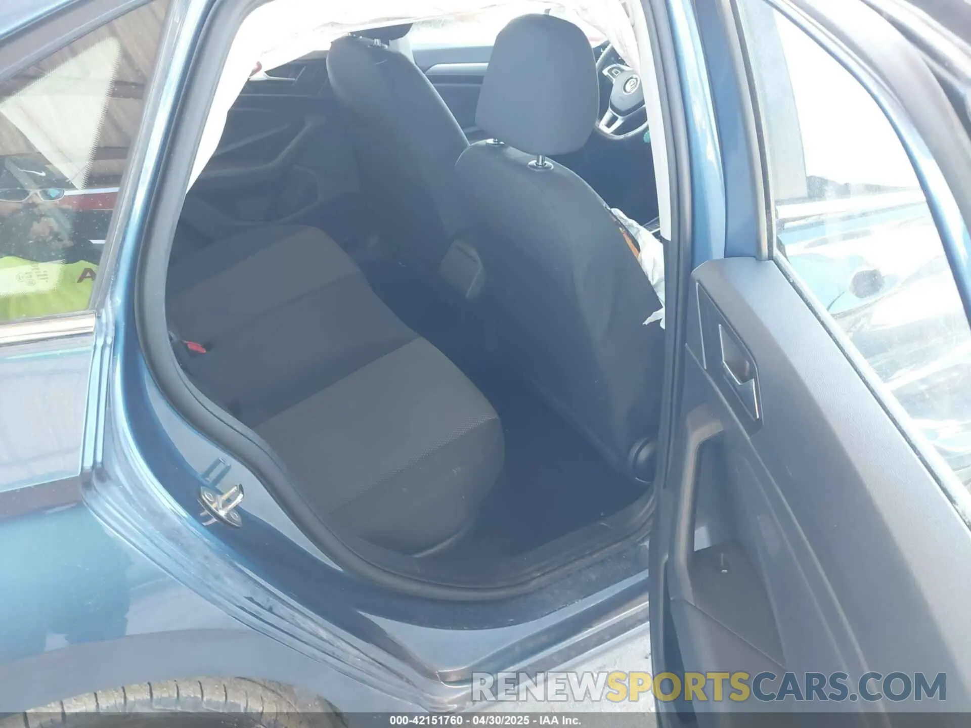 8 Photograph of a damaged car 3VWCB7BU0LM067356 VOLKSWAGEN JETTA 2020