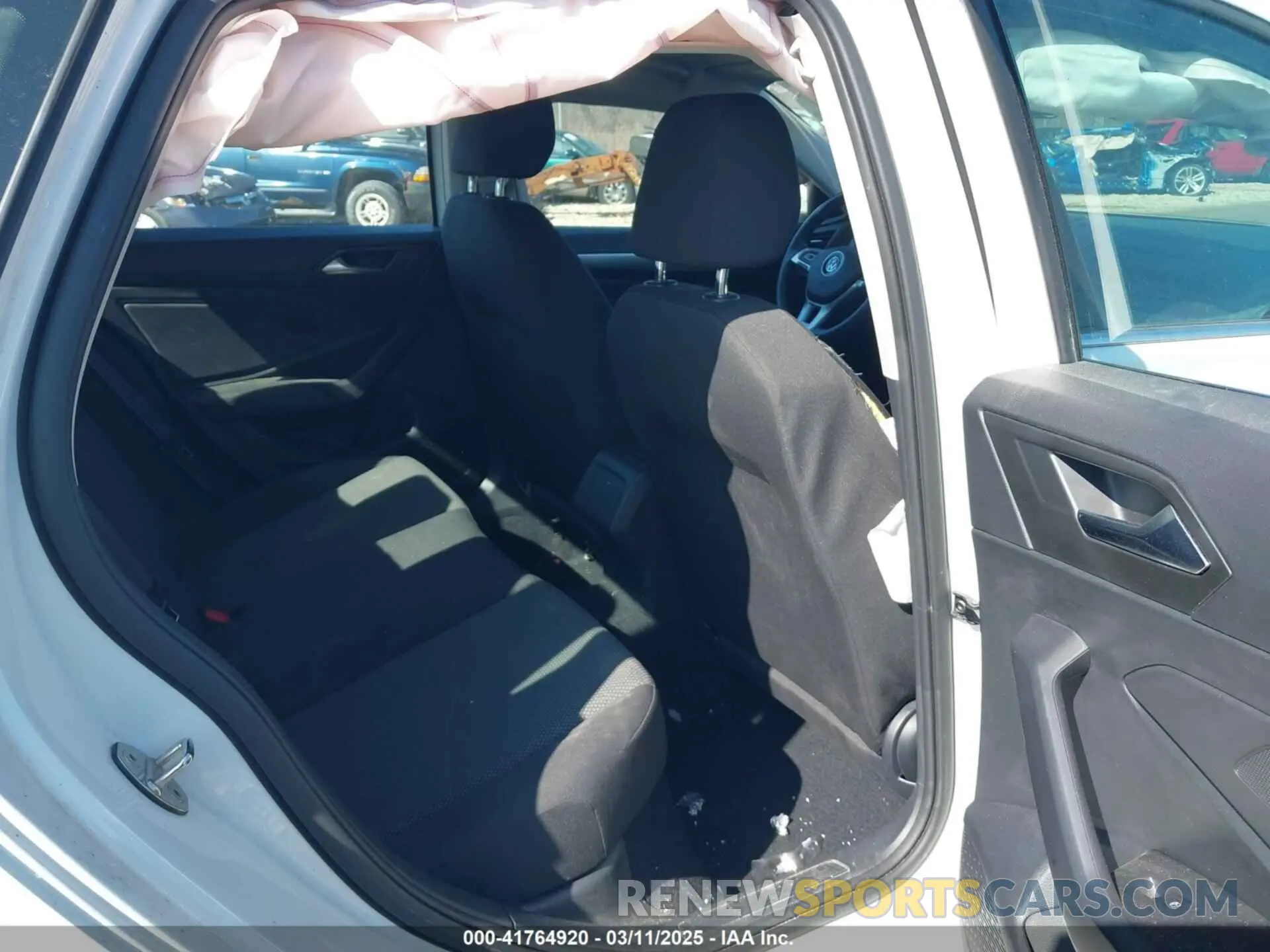 8 Photograph of a damaged car 3VWCB7BU3LM063558 VOLKSWAGEN JETTA 2020