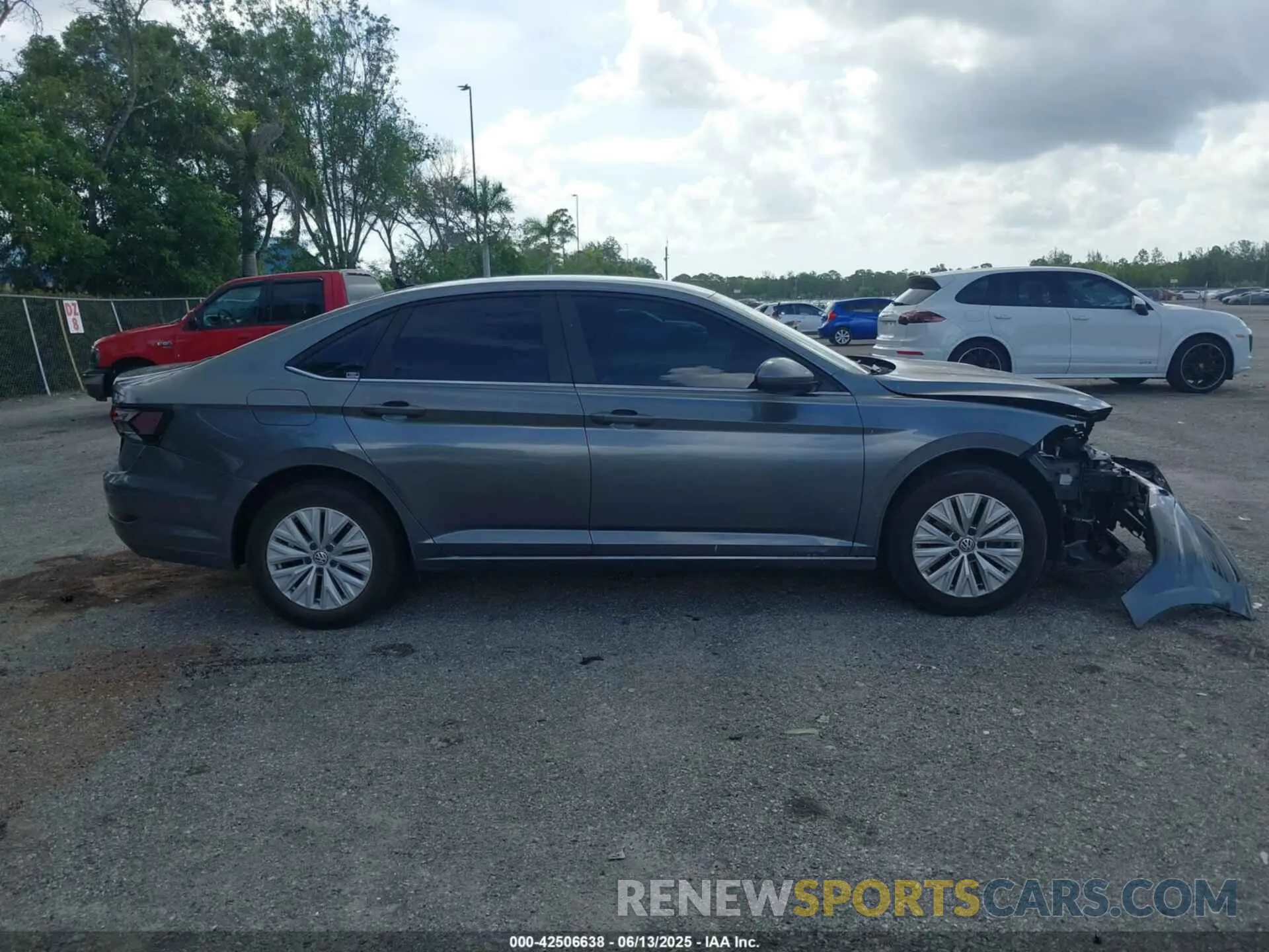 13 Photograph of a damaged car 3VWCB7BU4LM016992 VOLKSWAGEN JETTA 2020
